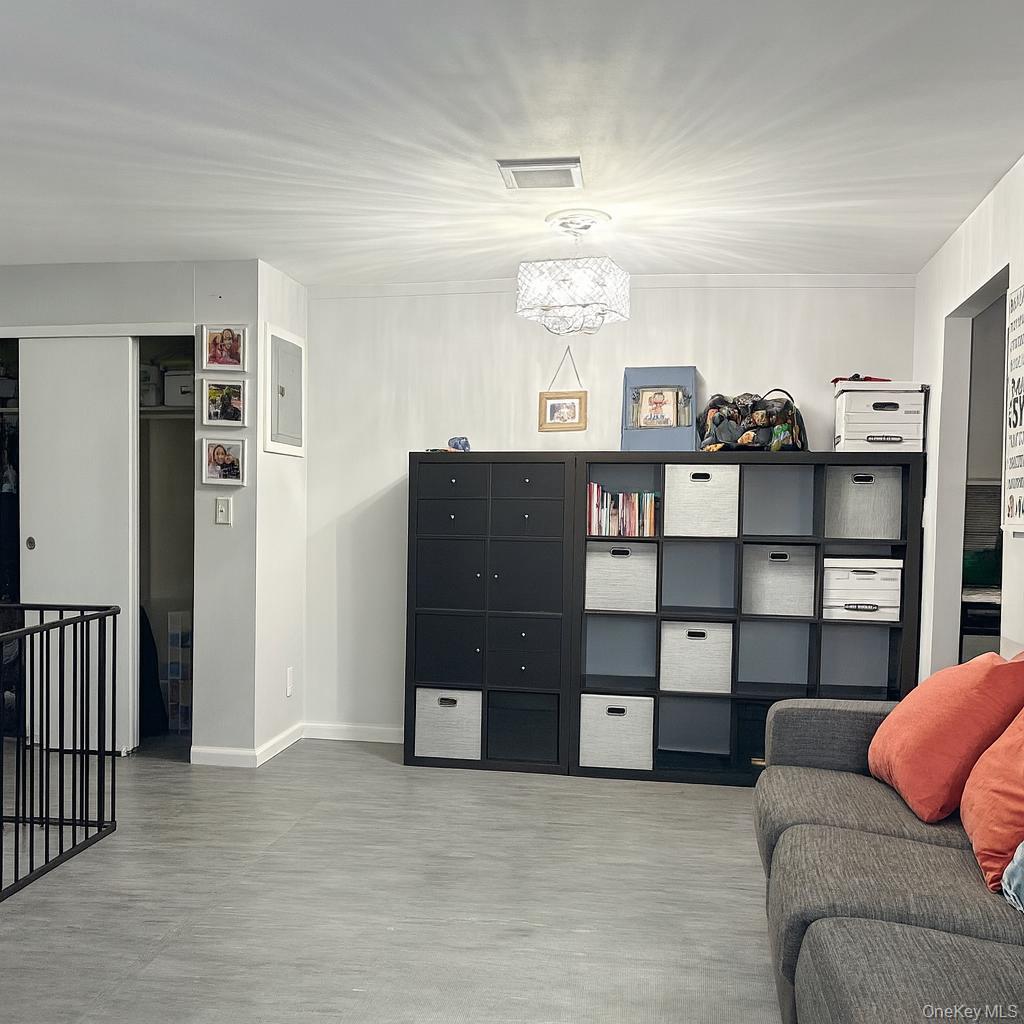 #4 photo, 13 Pinebrook Place, 롱 아일랜드 Bay Shore , NY 11706