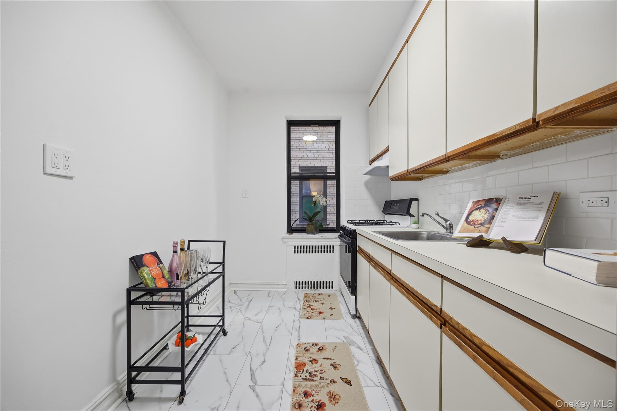 #8 photo, 35-35 75th Street, Jackson Heights , NY 11372