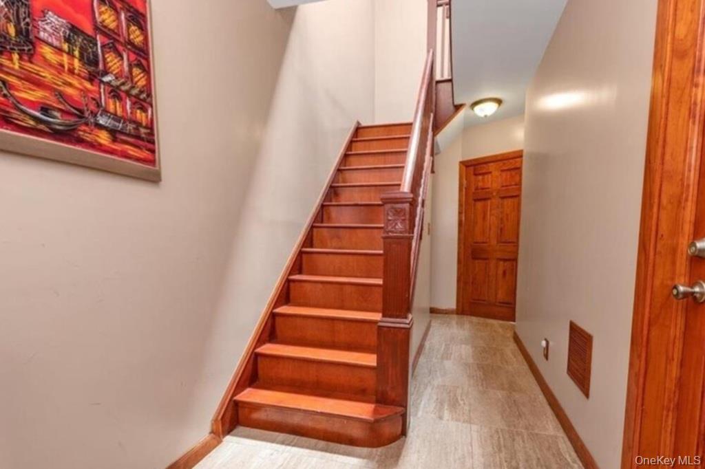 #2 photo, 6146 56th Street, קווינס Maspeth , NY 11378