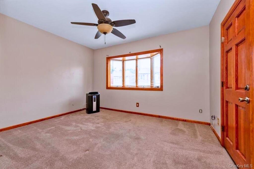 #9 photo, 6146 56th Street, קווינס Maspeth , NY 11378