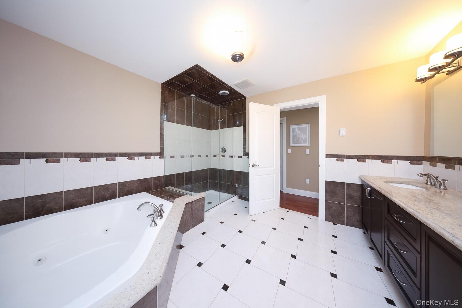 #12 photo, 104 Highland Road, جزيرة ستاتن Staten Island , NY 10308