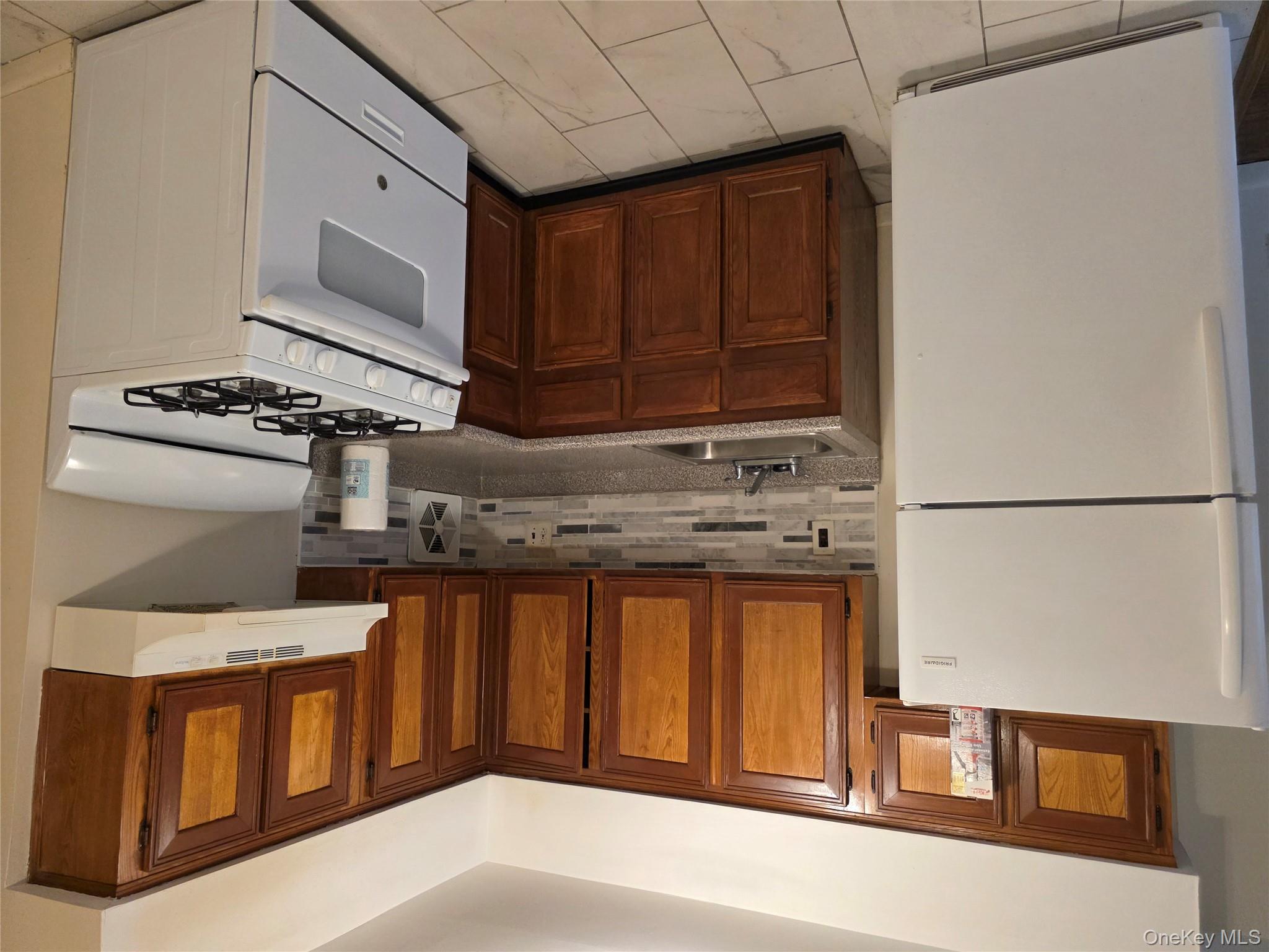 #3 photo, 3005 Ely Avenue, ब्रोंक्स Bronx , NY 10469