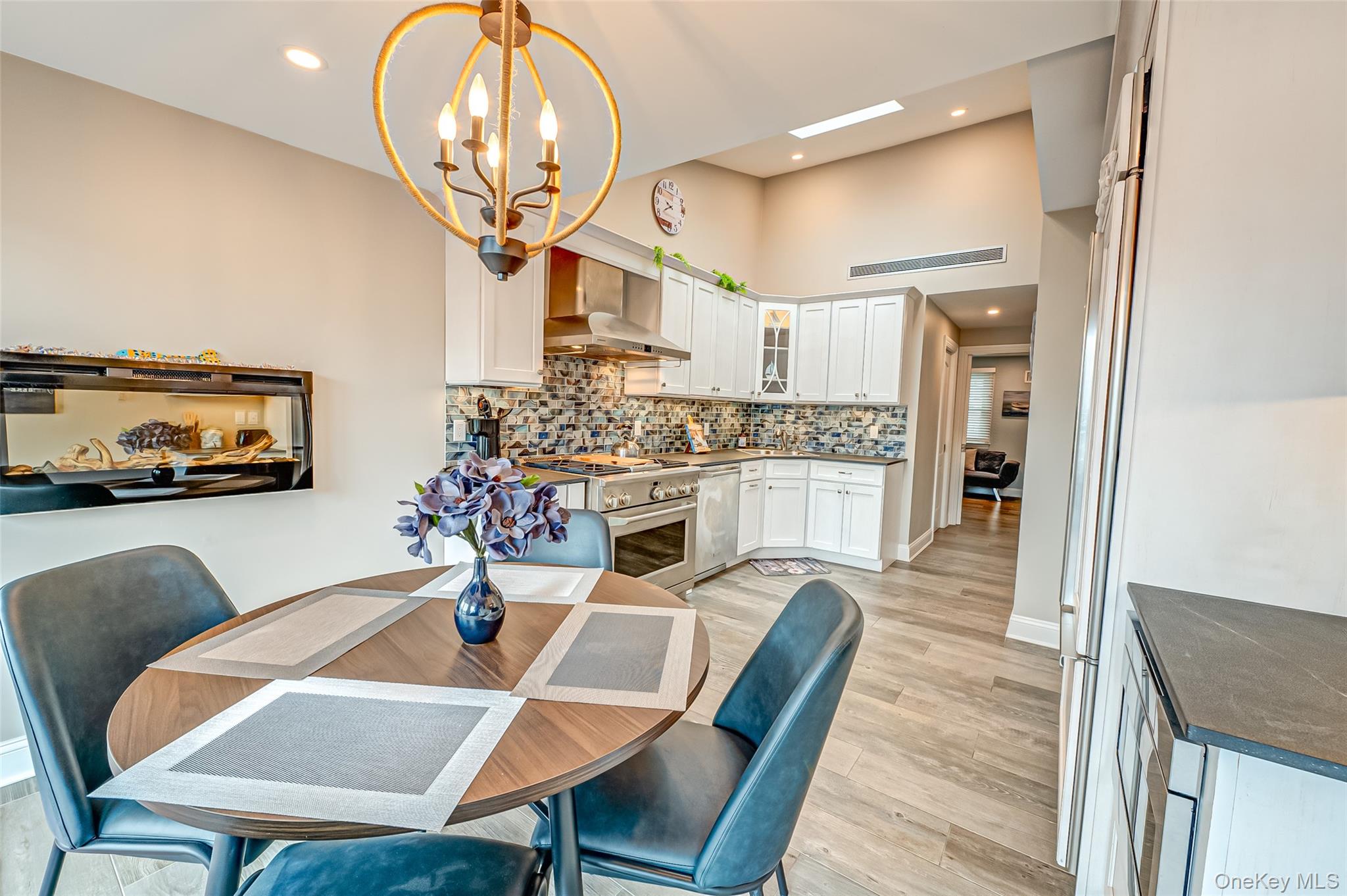 #10 photo, 71 S Bay Drive, سوفولك Babylon , NY 11702