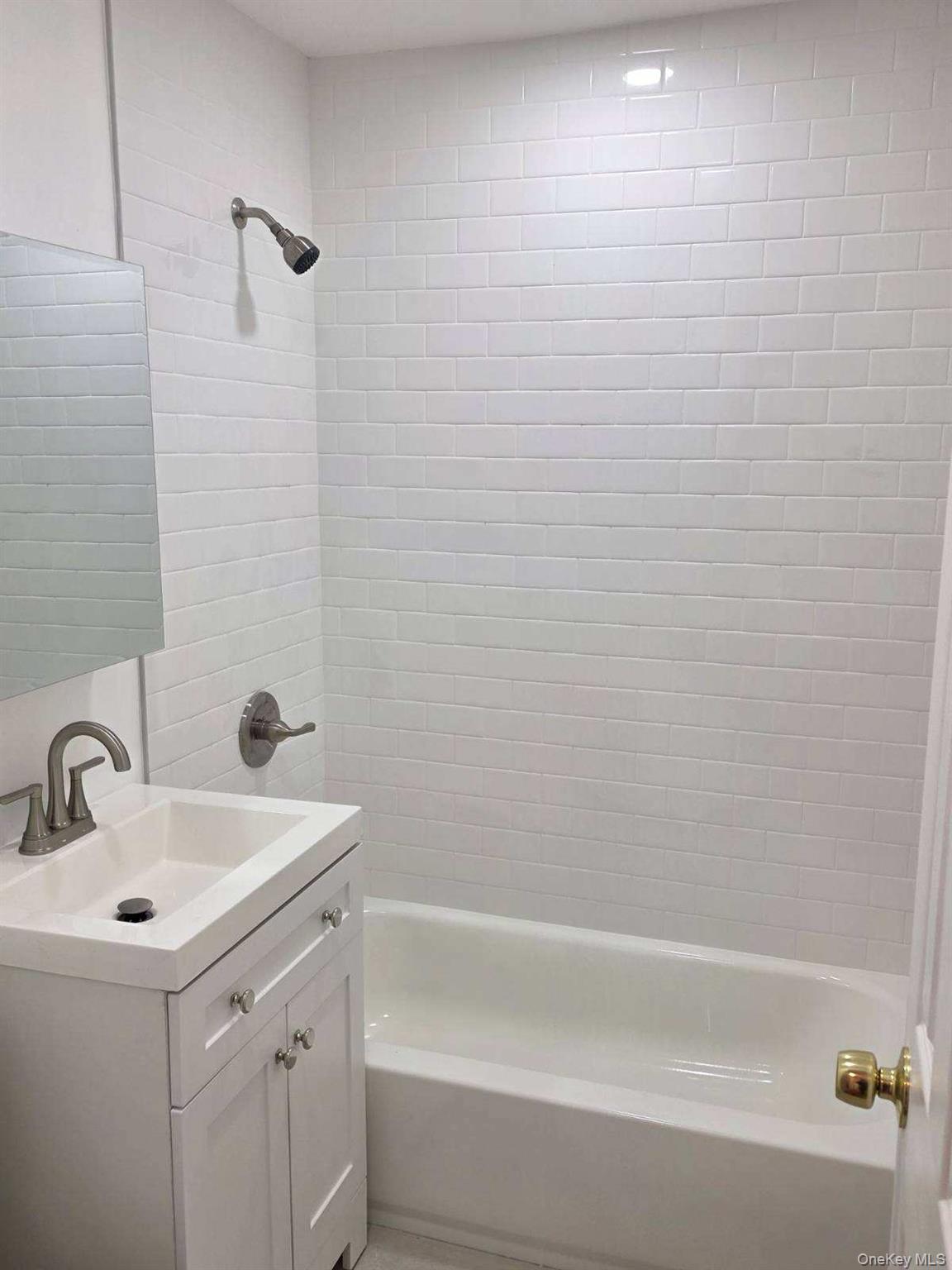 #12 photo, 125 Greenwood Drive, מחוז סאפוק North Babylon , NY 11703