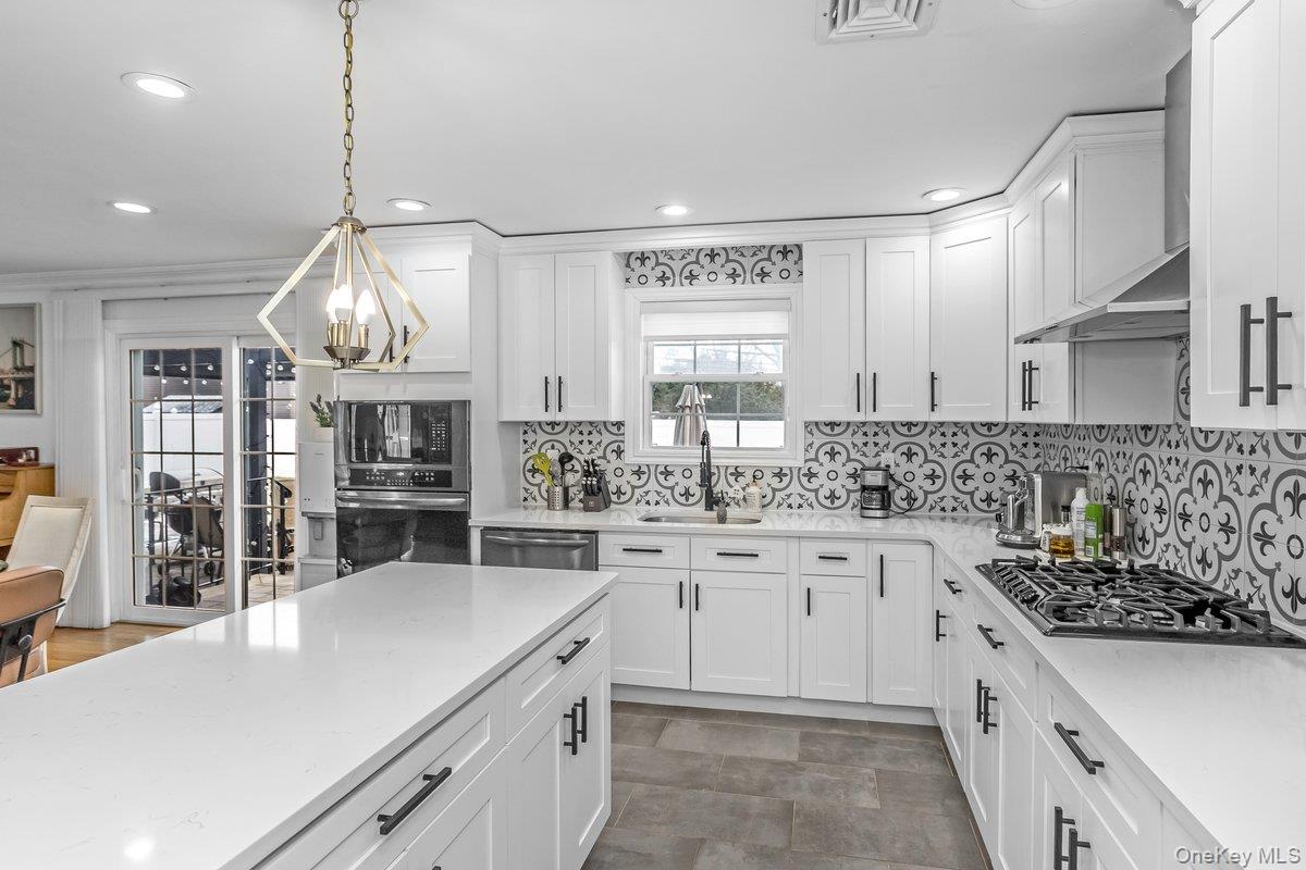 #14 photo, 7 Sebree Place, Plainview , NY 11803