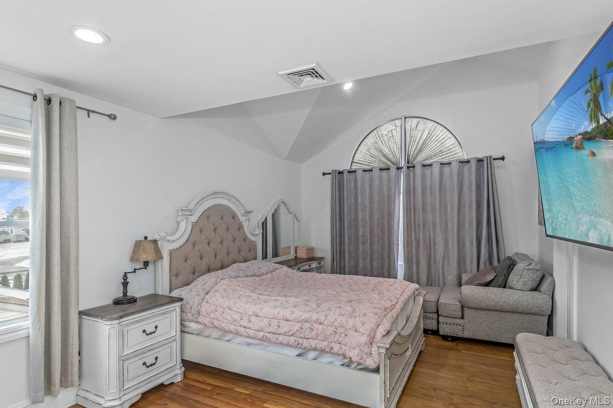 #17 photo, 7 Sebree Place, Plainview , NY 11803