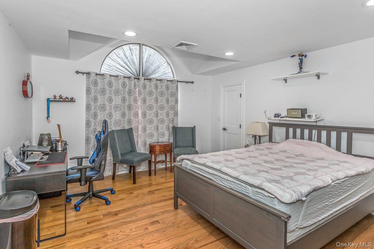 #19 photo, 7 Sebree Place, Plainview , NY 11803