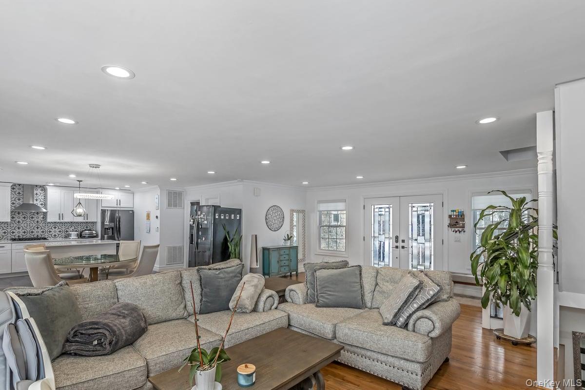 #8 photo, 7 Sebree Place, Plainview , NY 11803