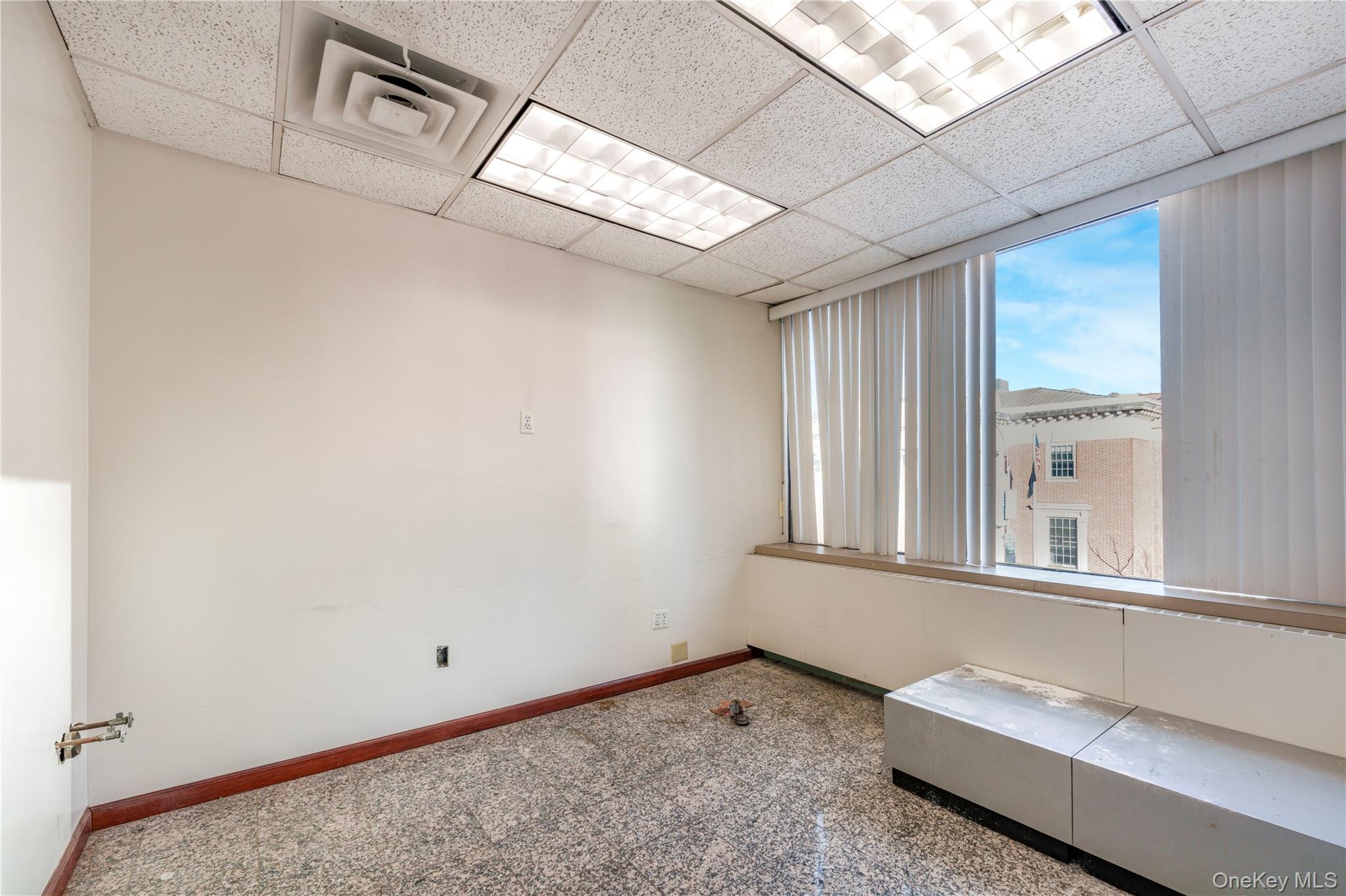 #9 photo, 41-60 Main Street, Куинс ‖ Elmhurst , NY 11355