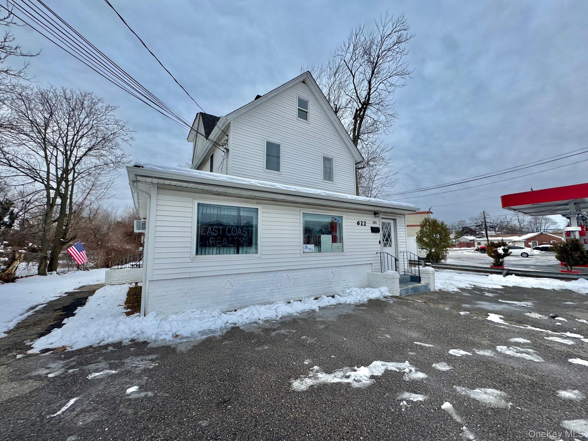 #1 photo, 622 Broadway, Amityville , NY 11701