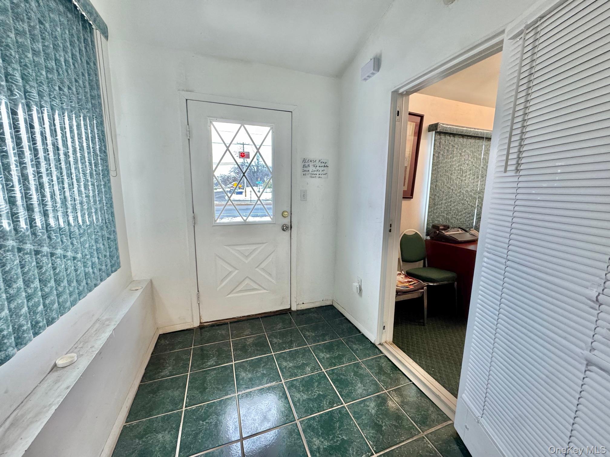 #12 photo, 622 Broadway, Amityville , NY 11701