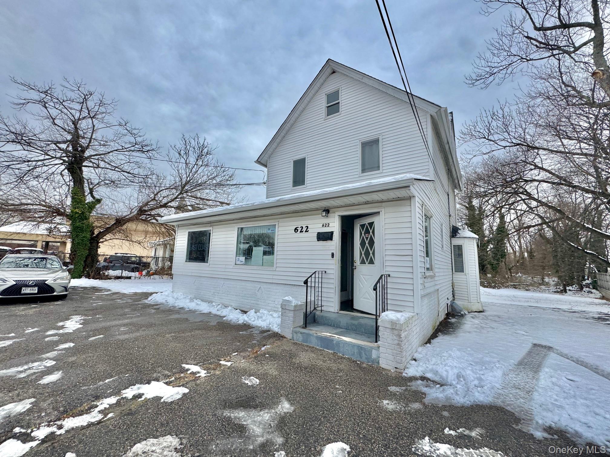 #16 photo, 622 Broadway, Amityville , NY 11701