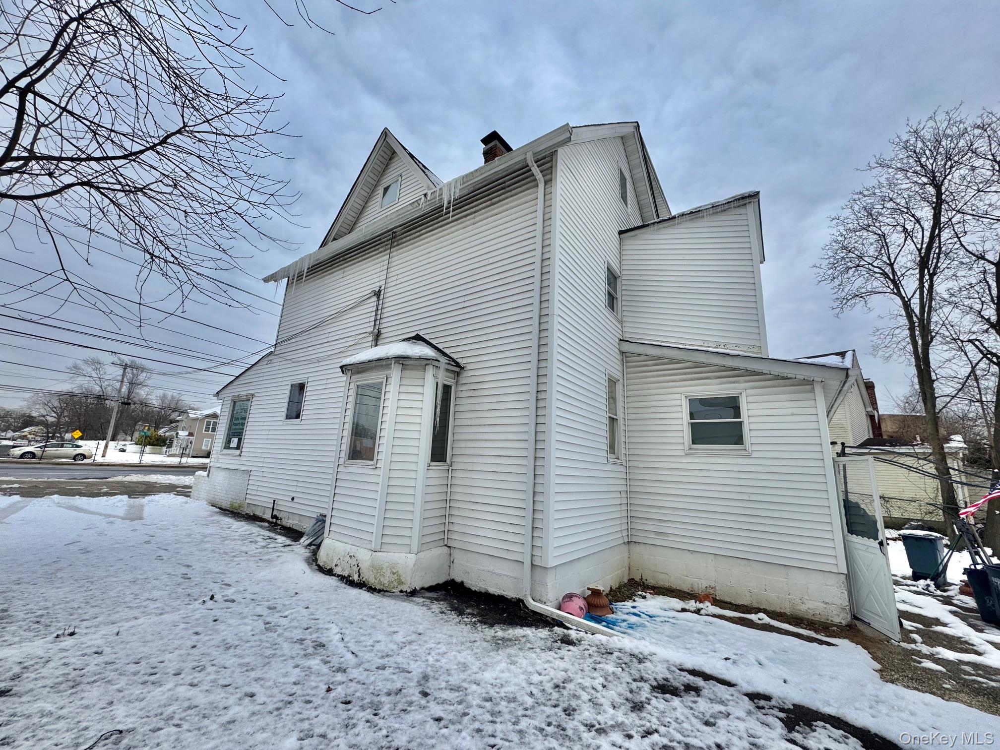 #19 photo, 622 Broadway, Amityville , NY 11701