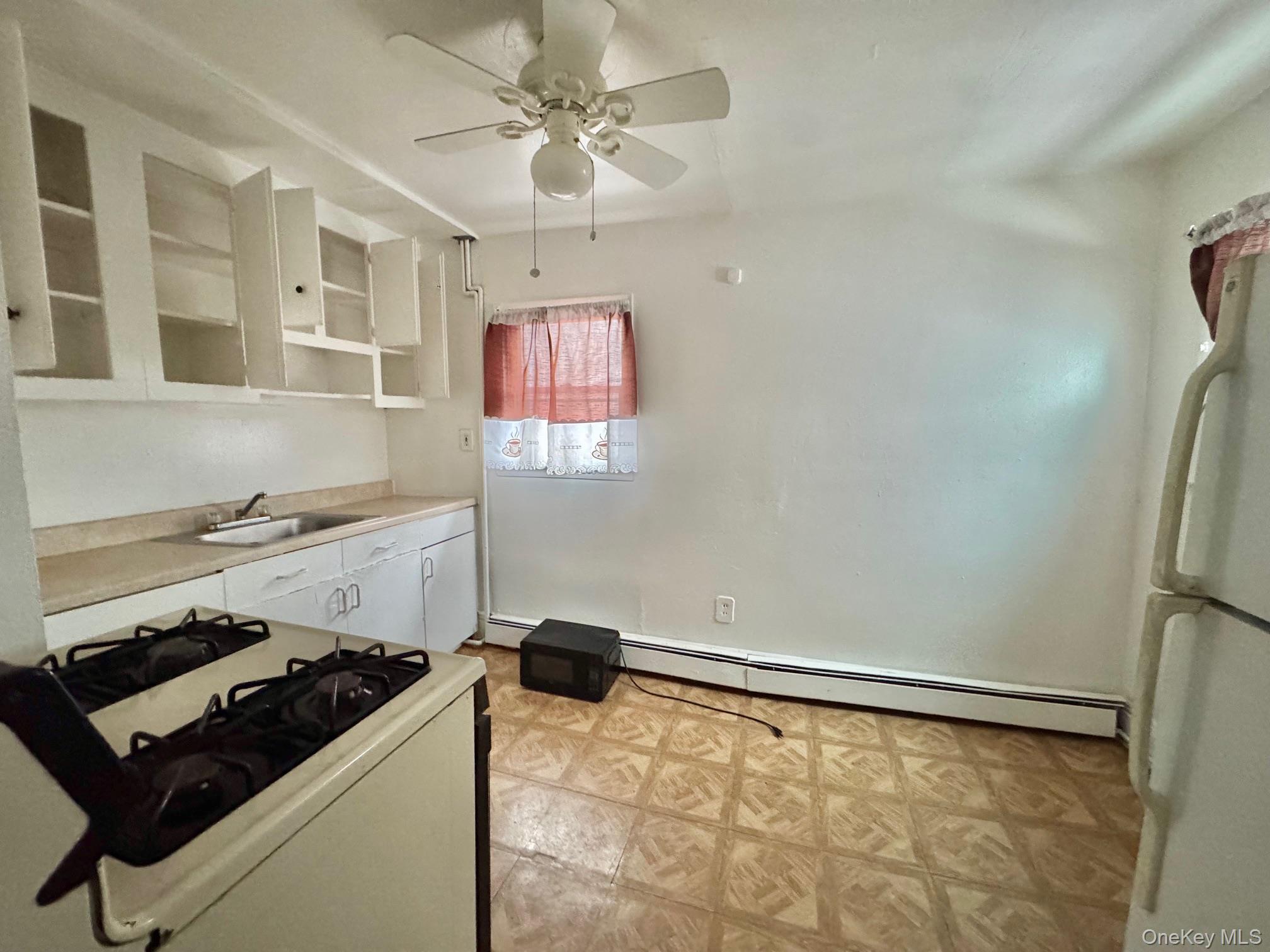 #4 photo, 622 Broadway, Amityville , NY 11701