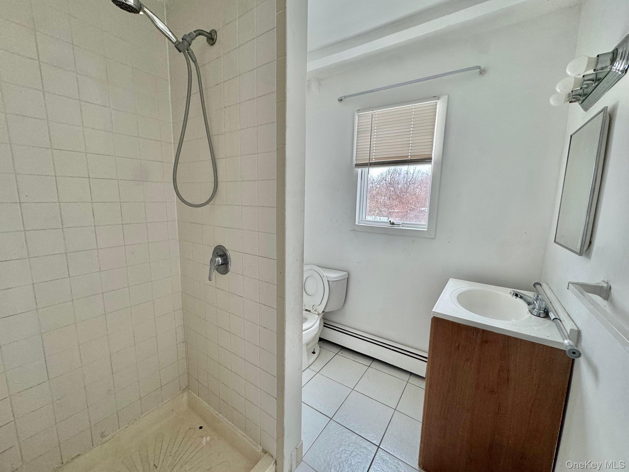 #5 photo, 622 Broadway, Amityville , NY 11701