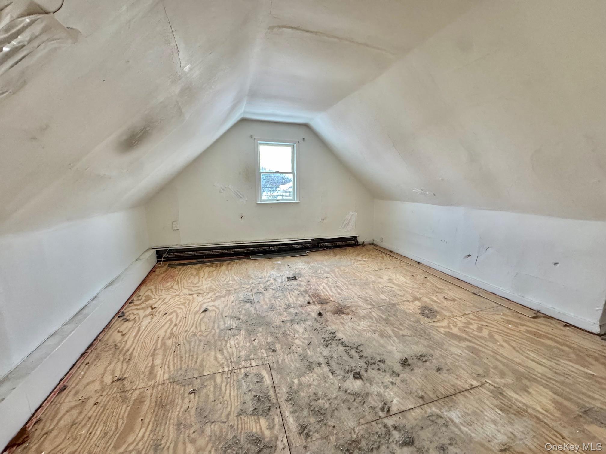 #9 photo, 622 Broadway, Amityville , NY 11701