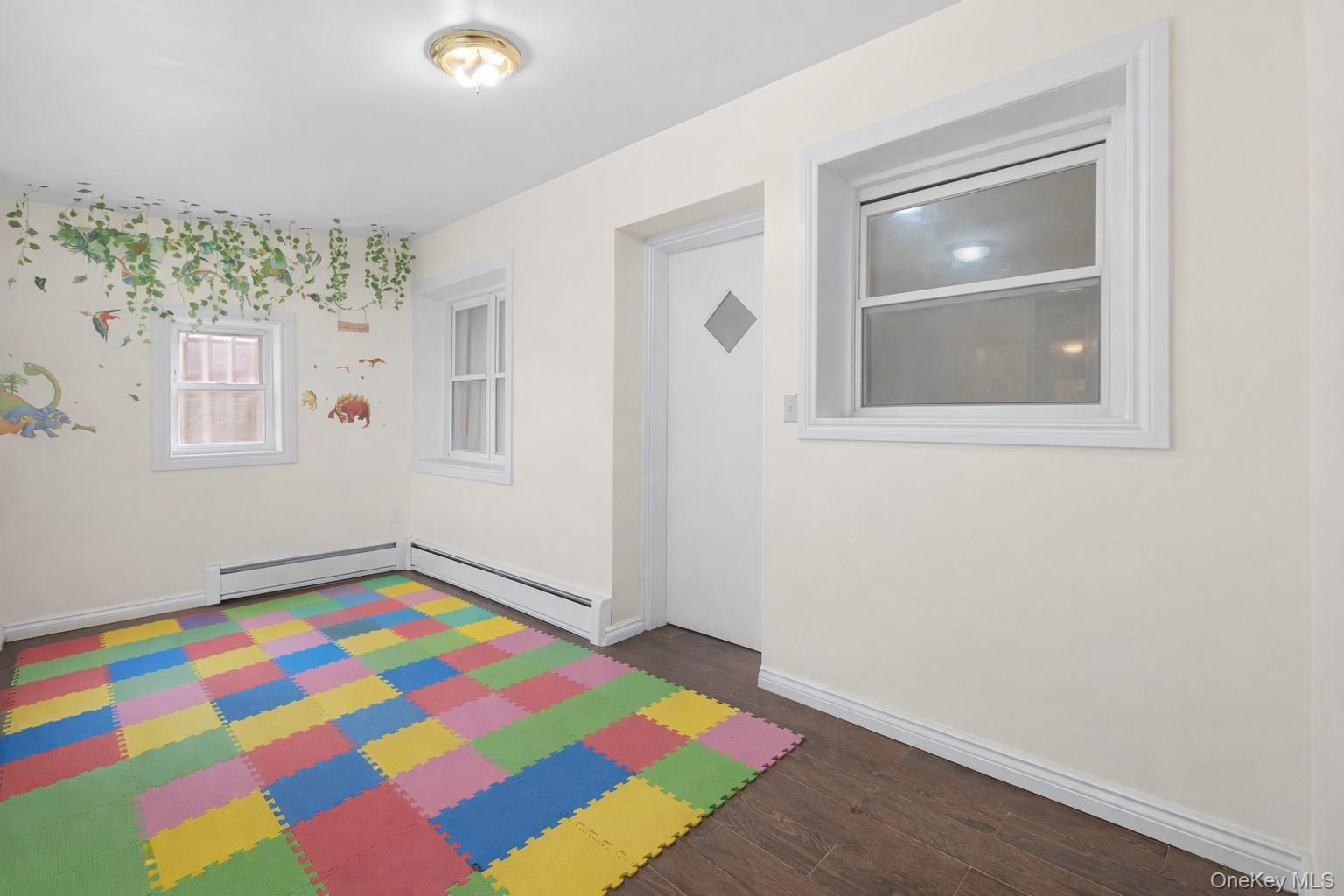 #12 photo, 1031 E 225, הברונקס Bronx , NY 10466