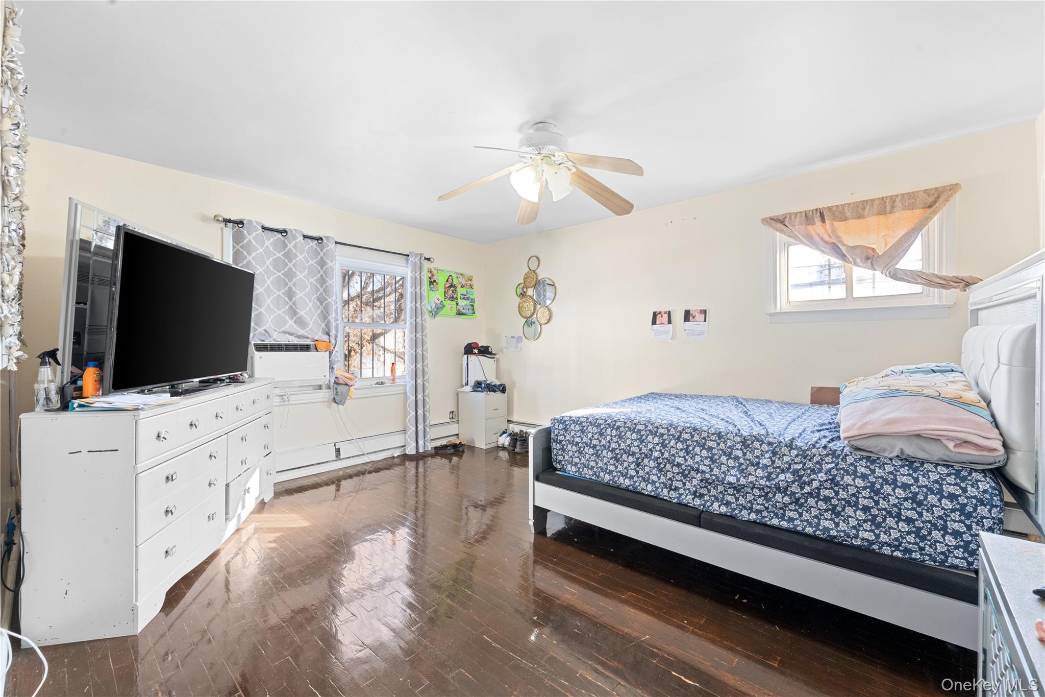 #13 photo, 1031 E 225, הברונקס Bronx , NY 10466