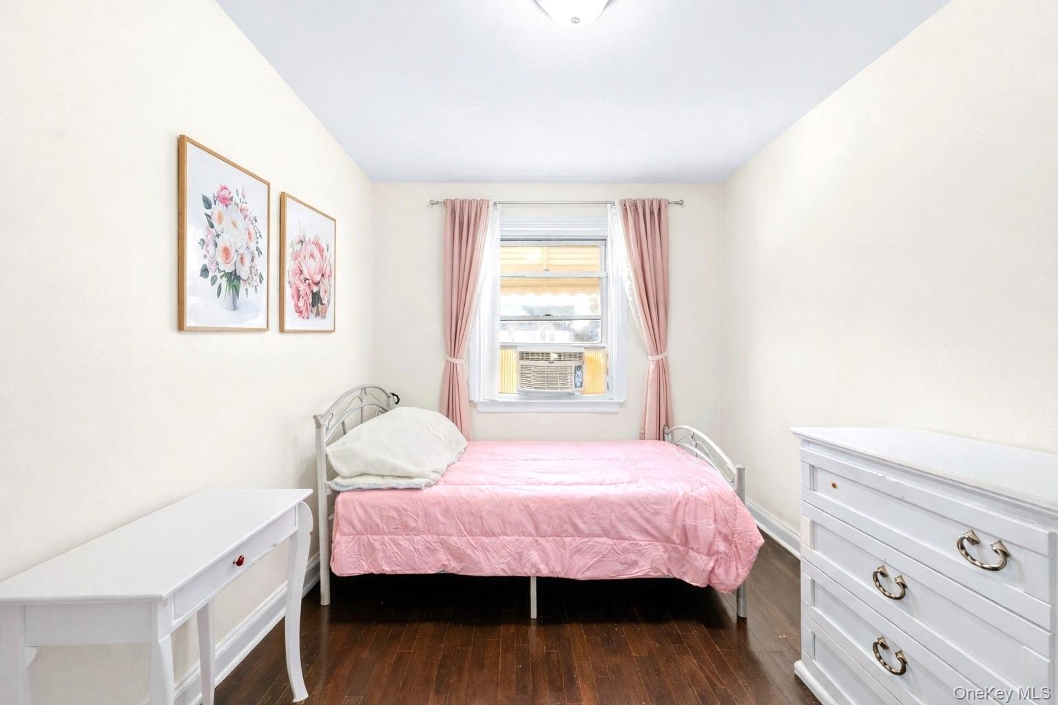 #14 photo, 1031 E 225, הברונקס Bronx , NY 10466