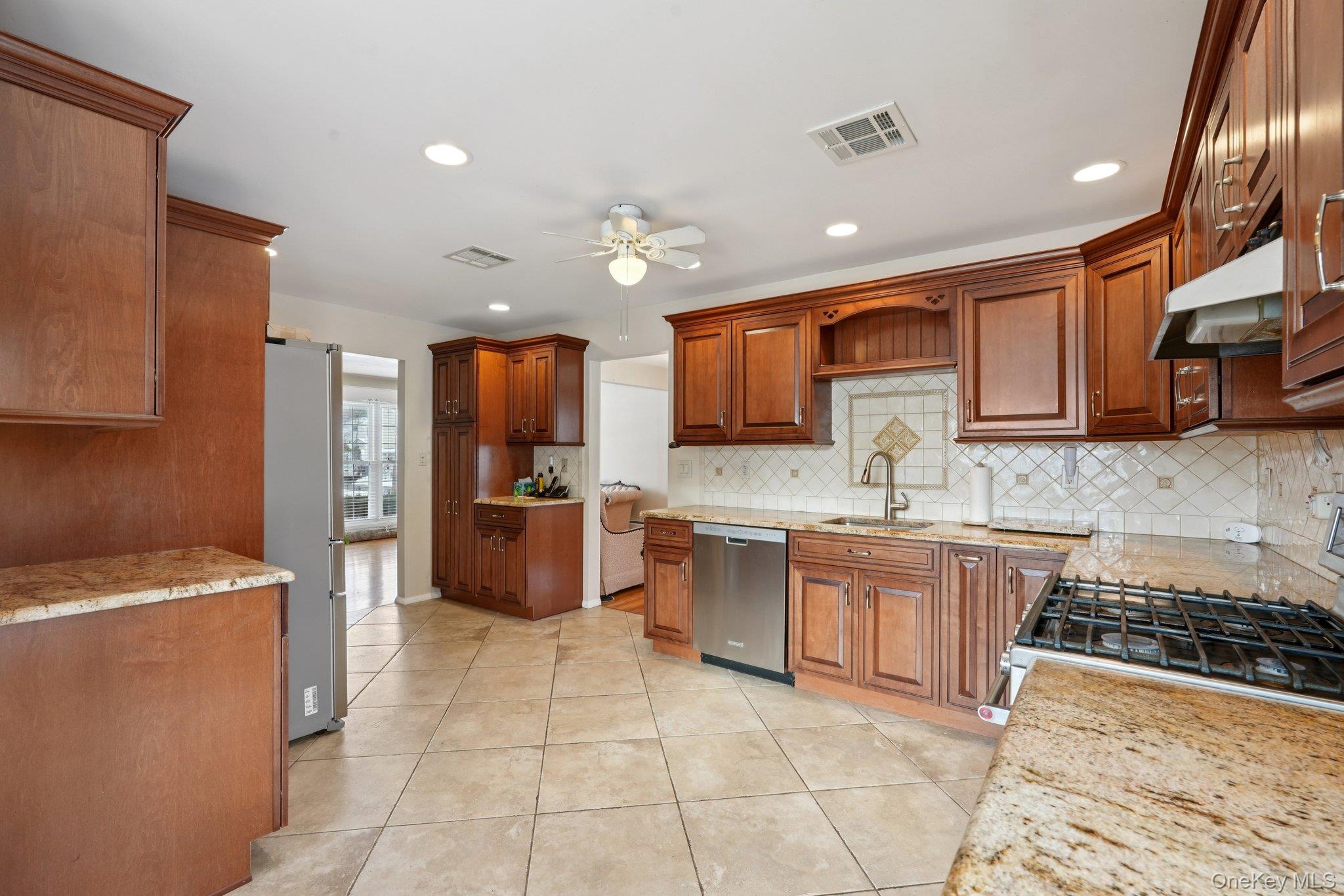 #17 photo, 12 Stratford Place, New City , NY 10956