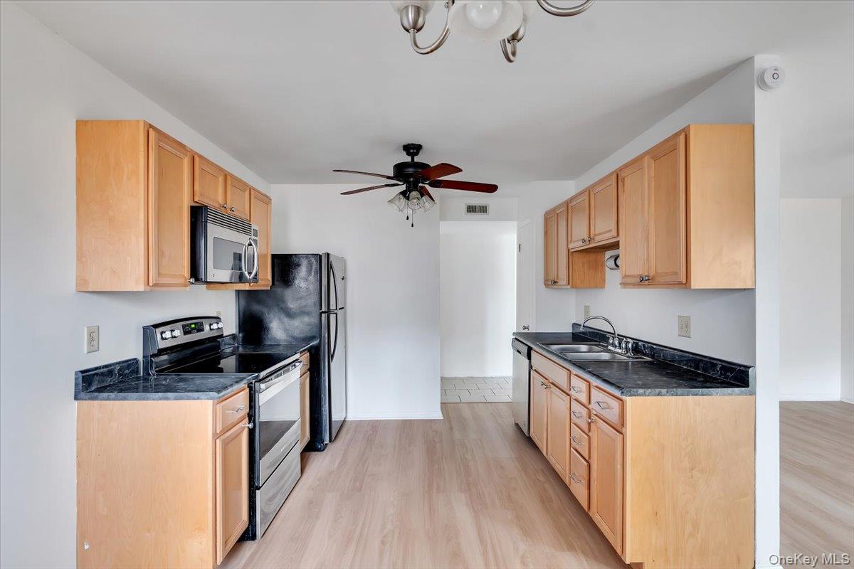 #16 photo, 20 Heartwood Court, 纽约州 Call Listing Agent , NY 12065