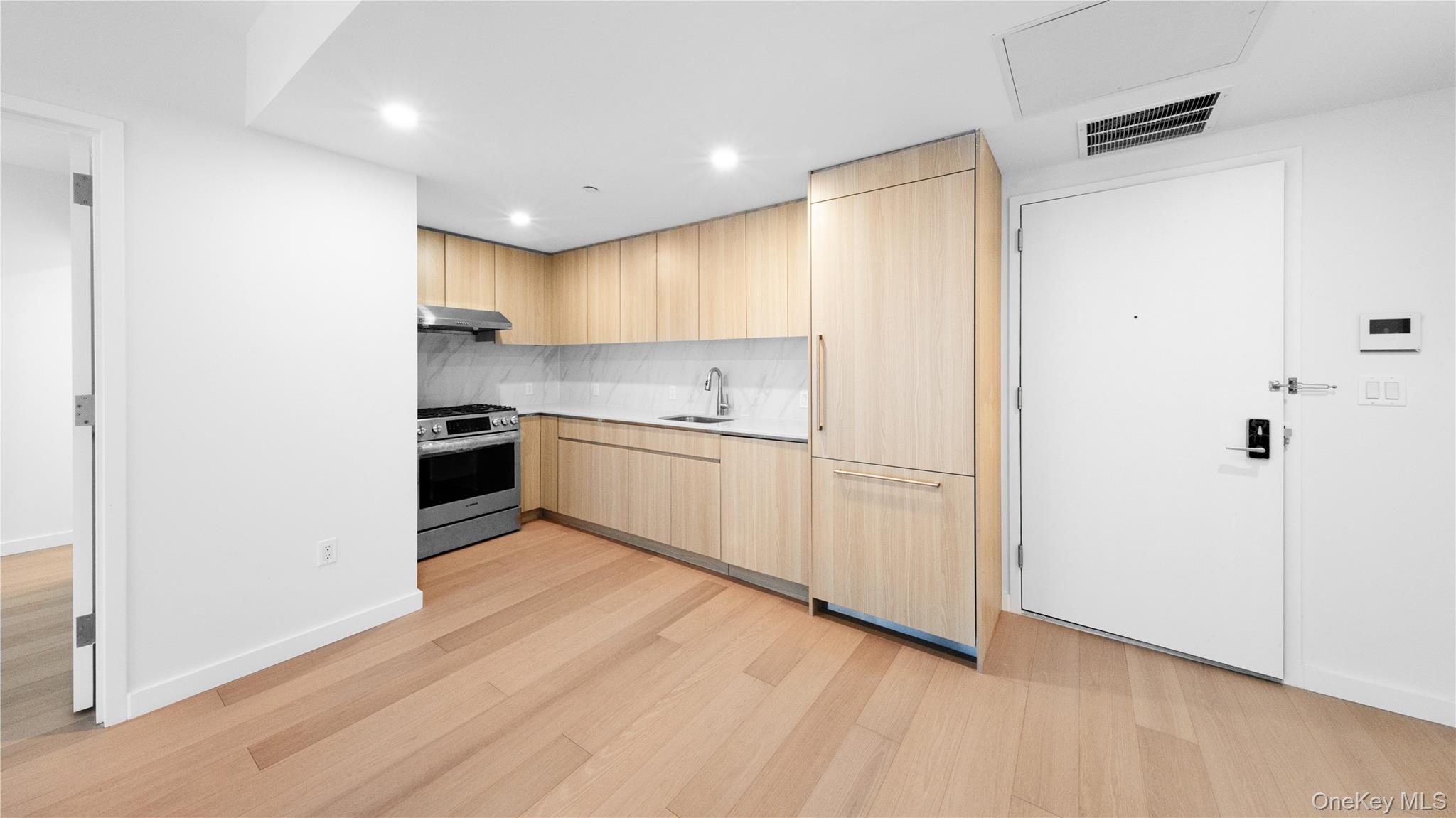 #4 photo, 33-71 Prince Street, फ्लशिंग Flushing , NY 11354