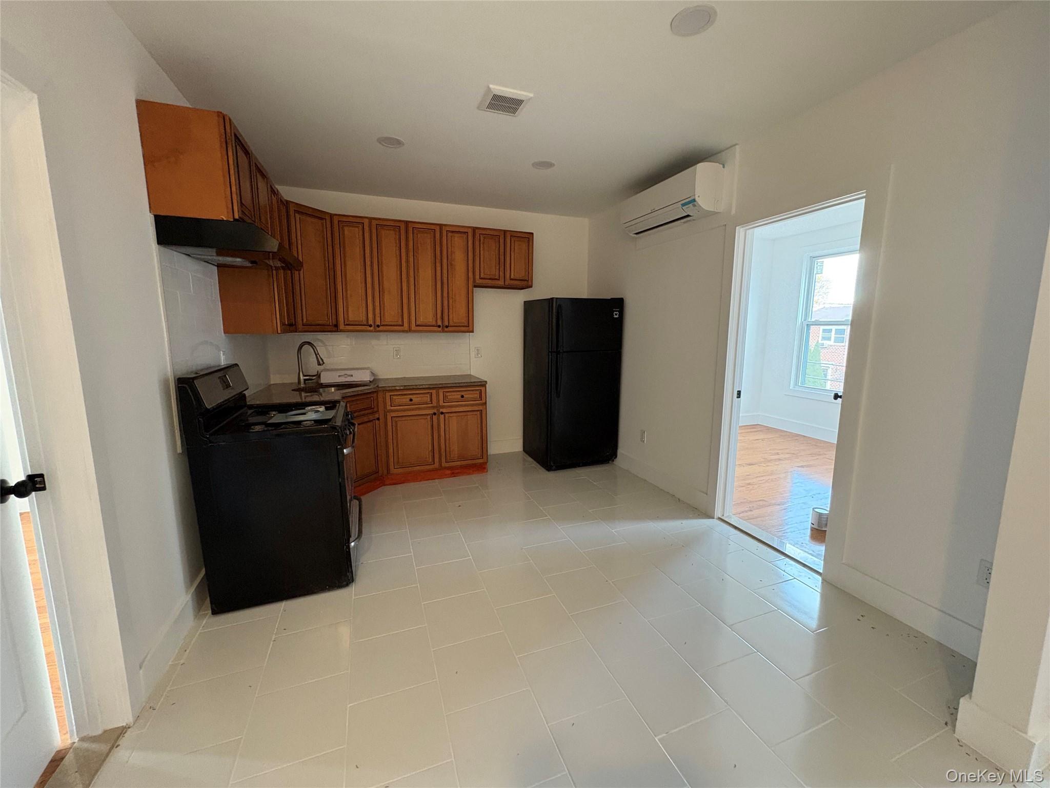 #4 photo, 532 Jerome Street, Brooklyn , NY 11207