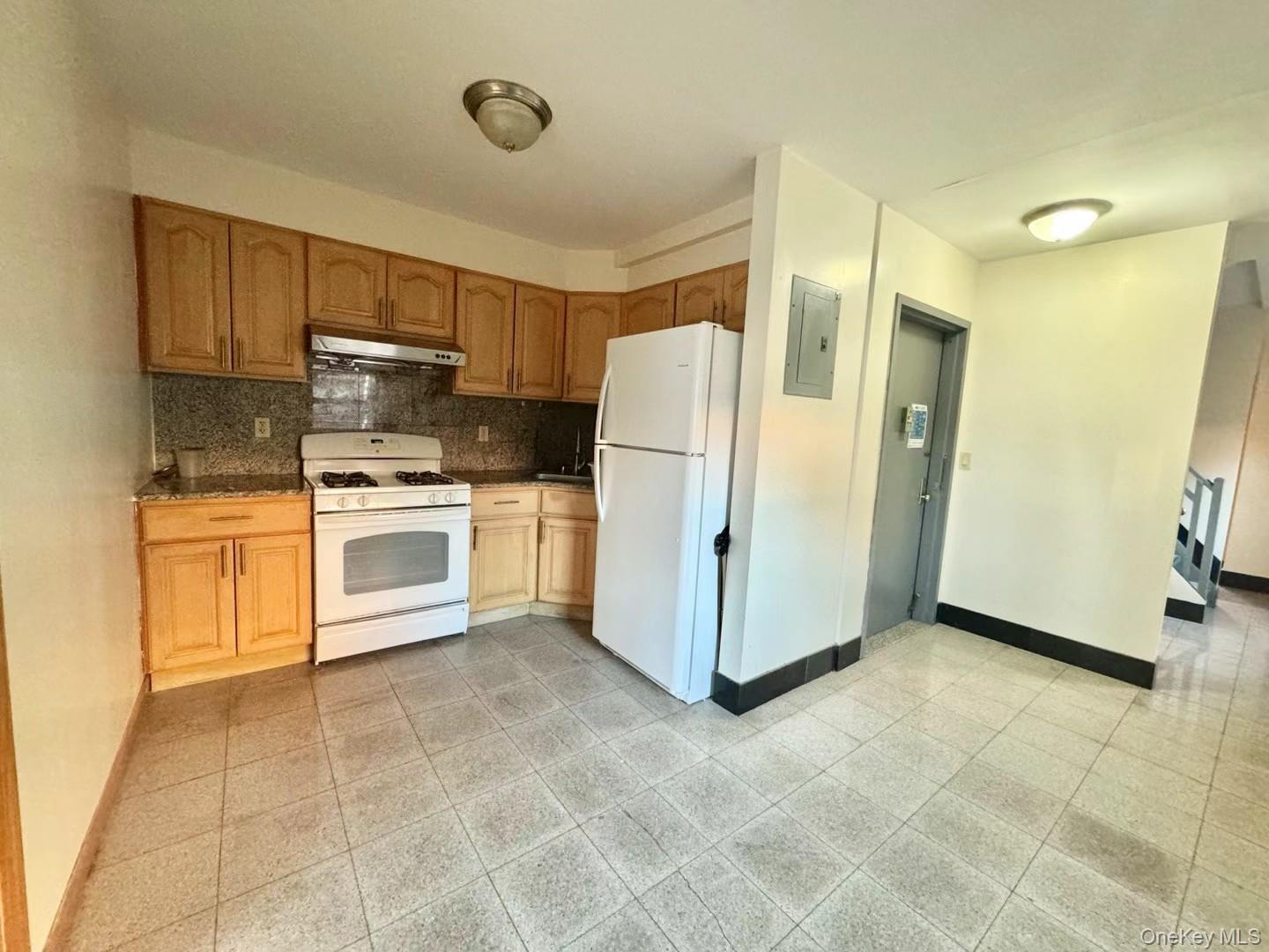 #3 photo, 13931 34th Avenue, Куинс ‖ Flushing , NY 11354