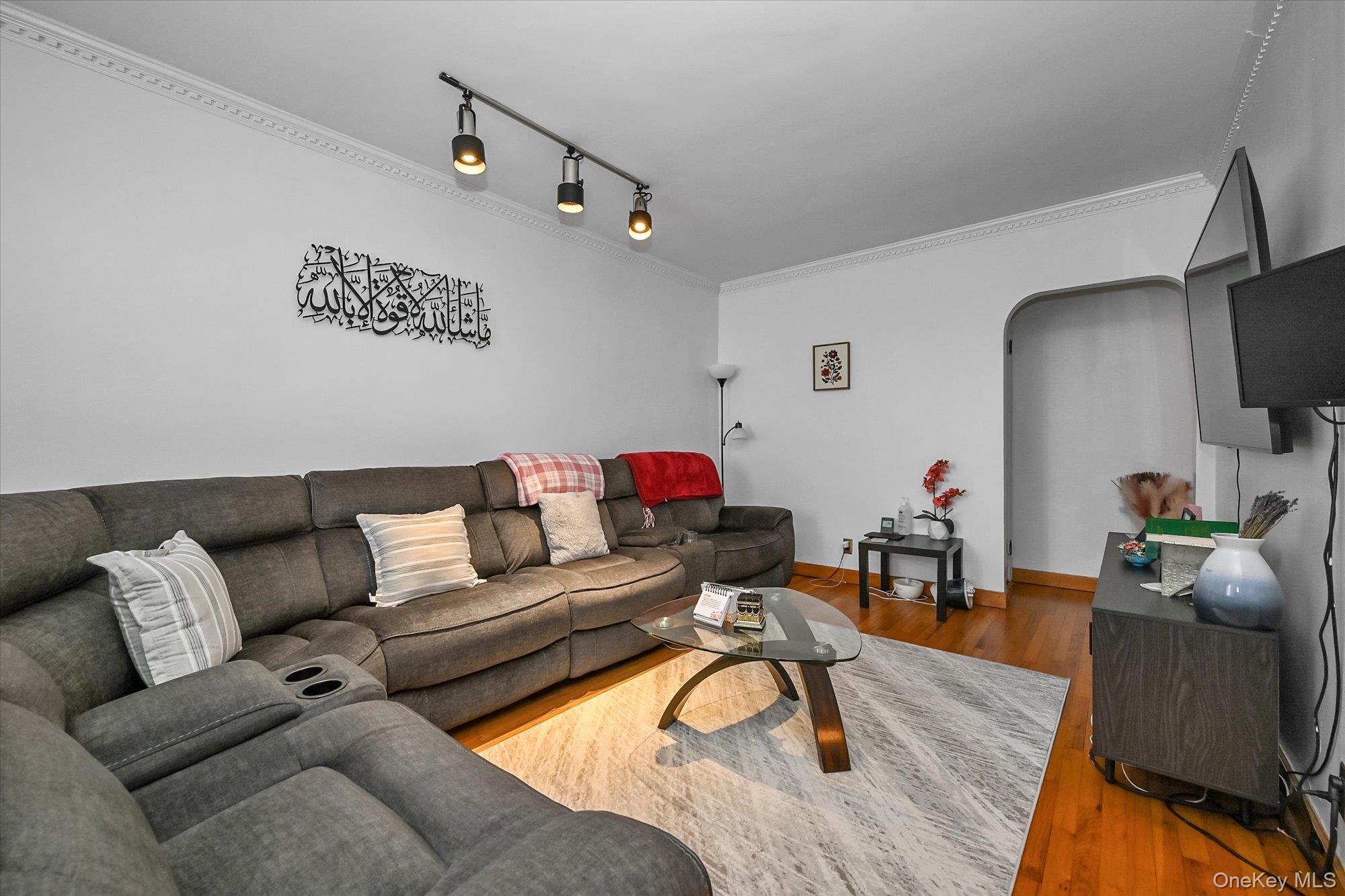 #3 photo, 53-08 193rd Street, Куинс ‖ Fresh Meadows , NY 11365