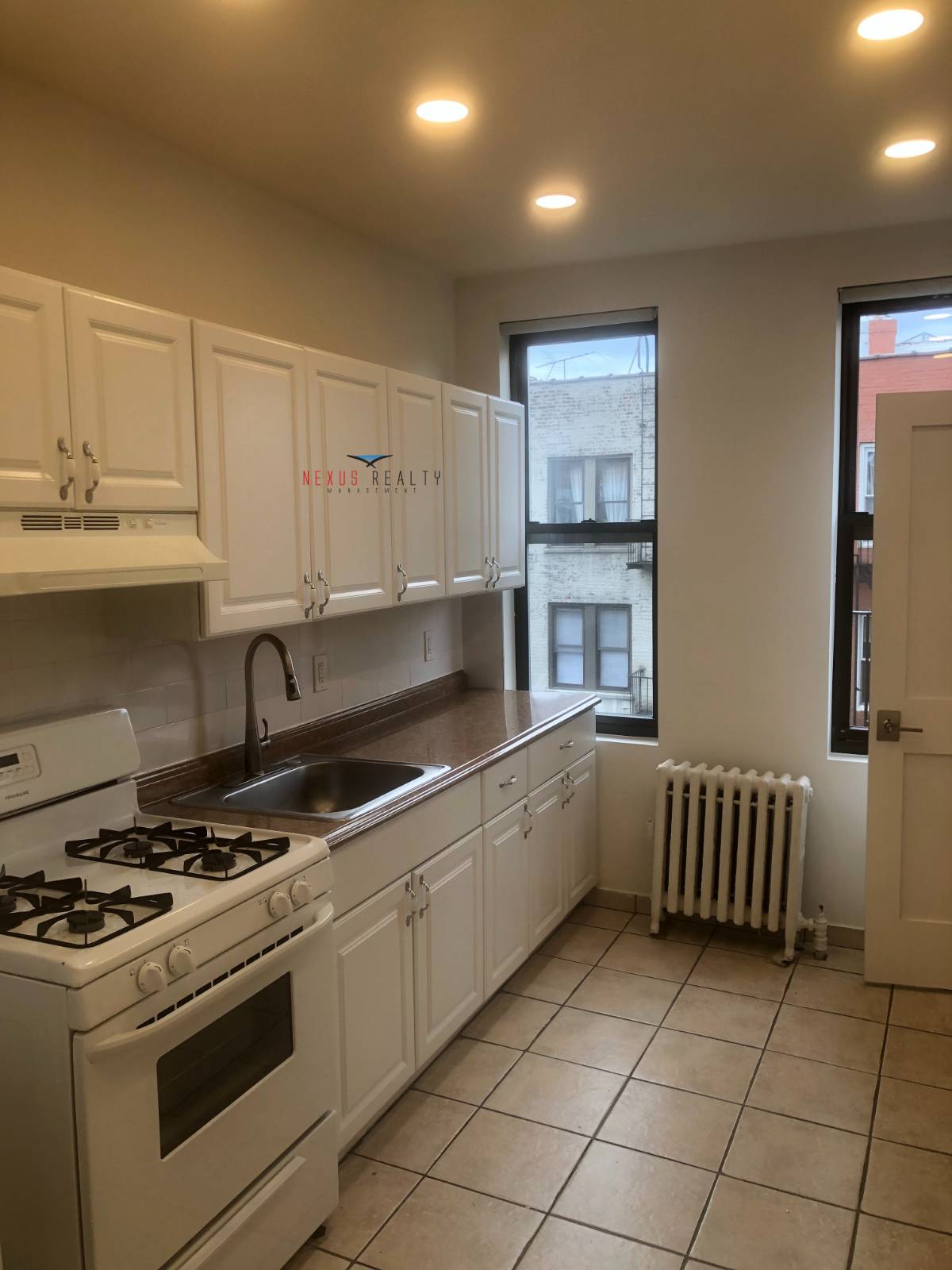 #2 photo, 45th street & 31st Avenue, लॉन्ग आइलैंड सिटी Astoria , NY 11103