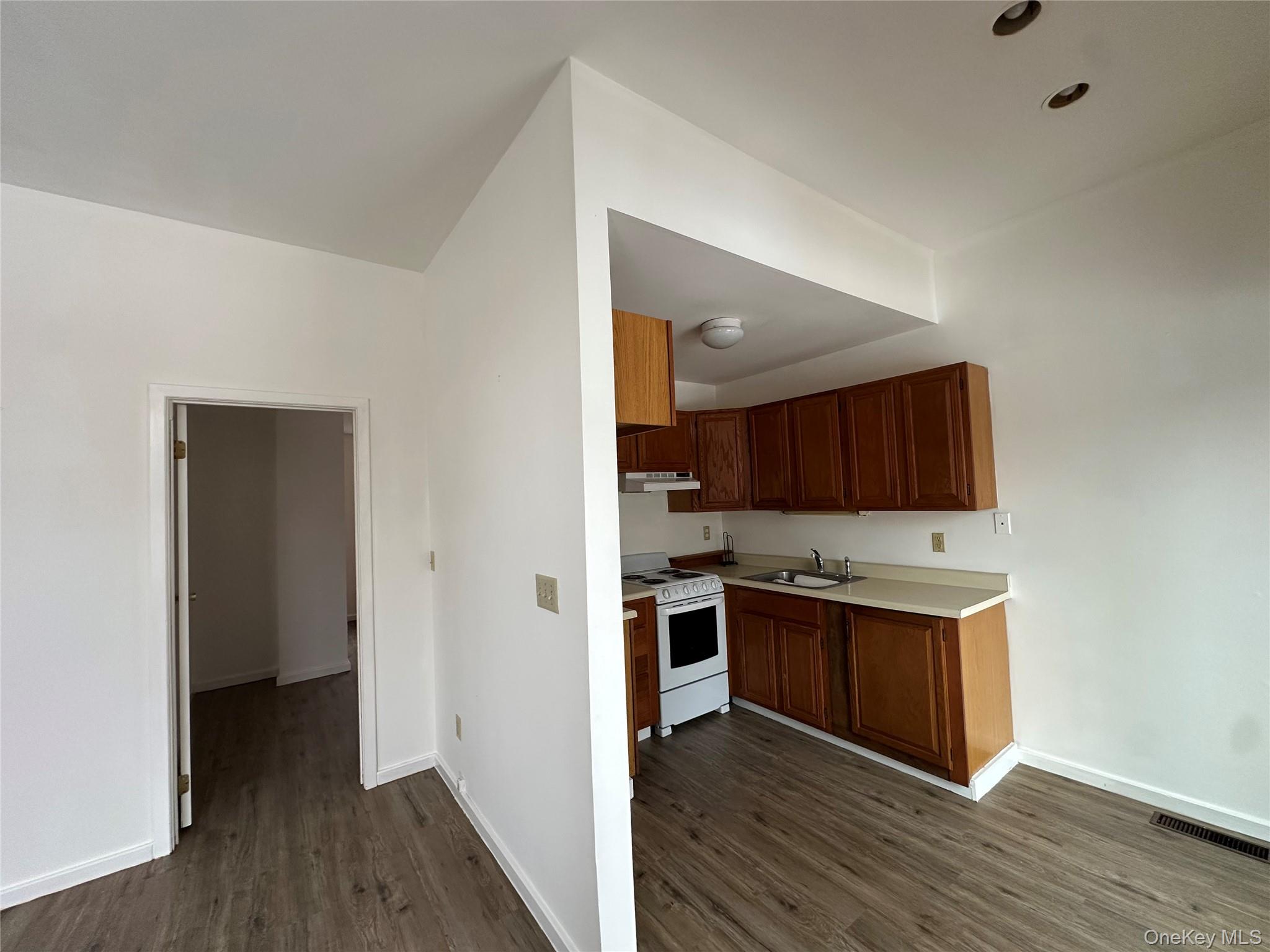 #10 photo, 165 Ulster Avenue, Saugerties , NY 12477