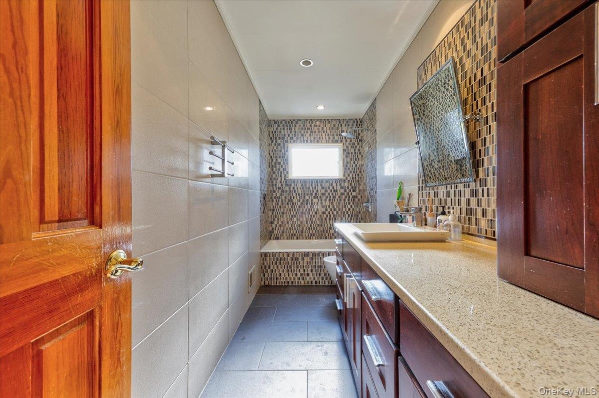 #16 photo, 161-08 86 Street, Howard Beach , NY 11414