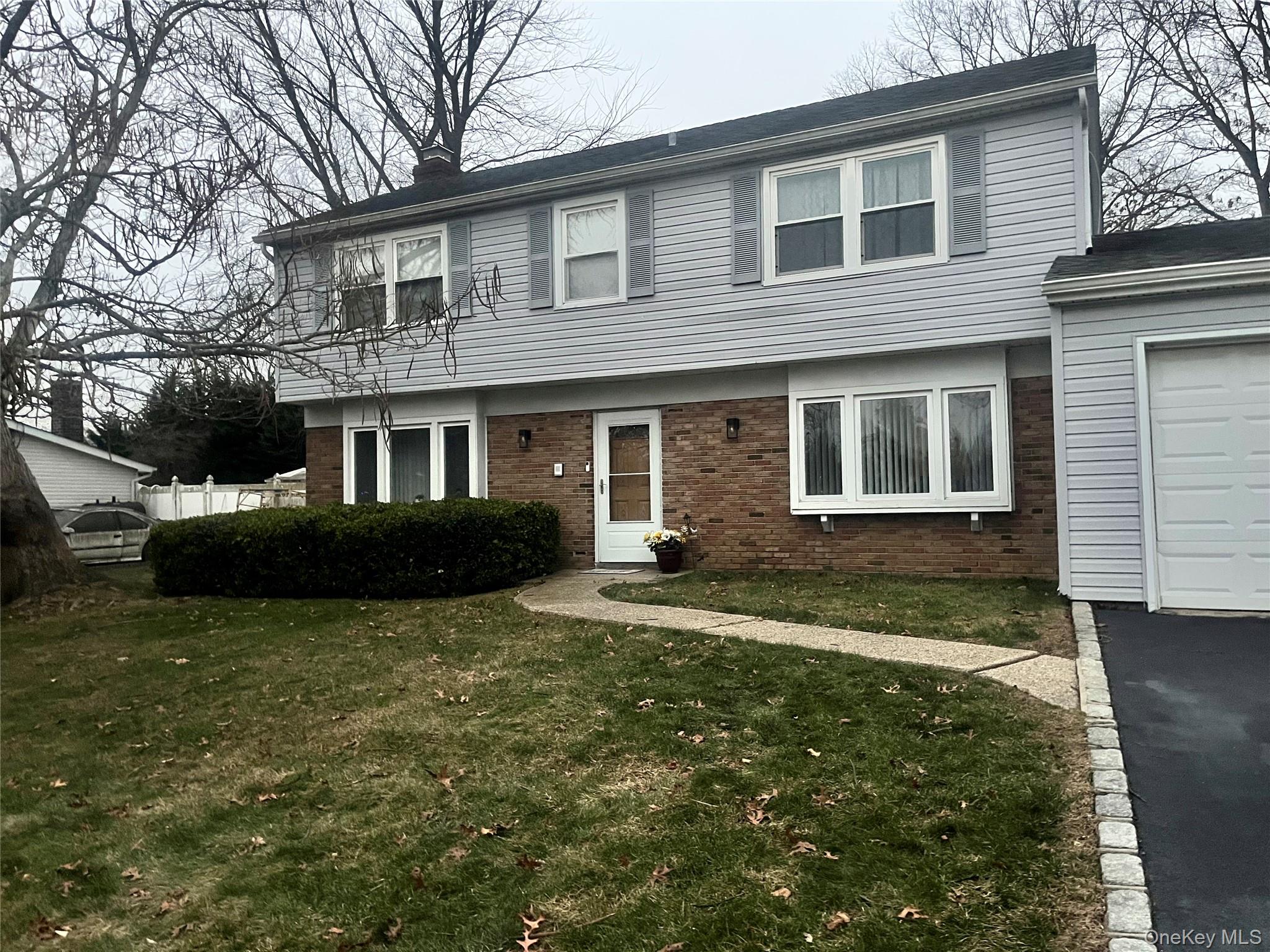 #2 photo, 74 Wedgewood Drive, Саффолк ‖ Brookhaven , NY 11727