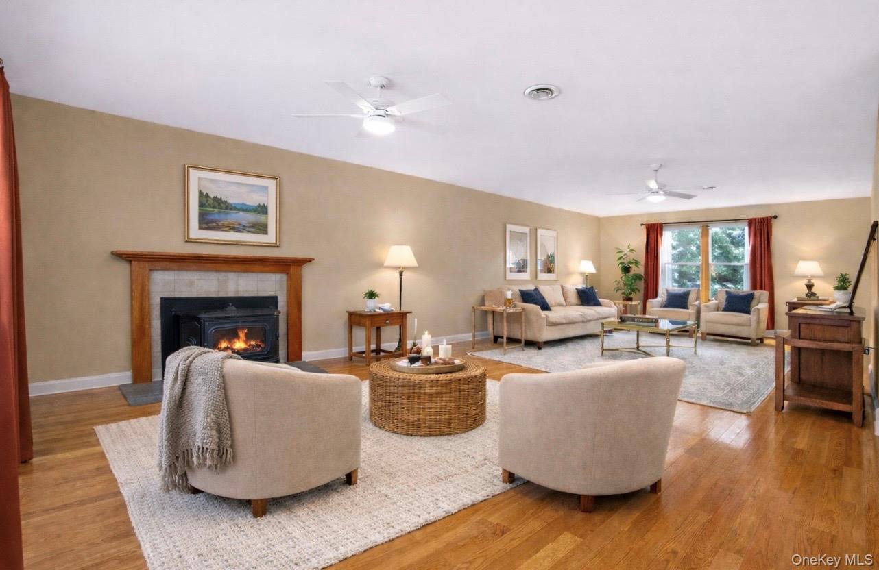 #4 photo, 29 Deer Brook Drive, New Windsor , NY 12553