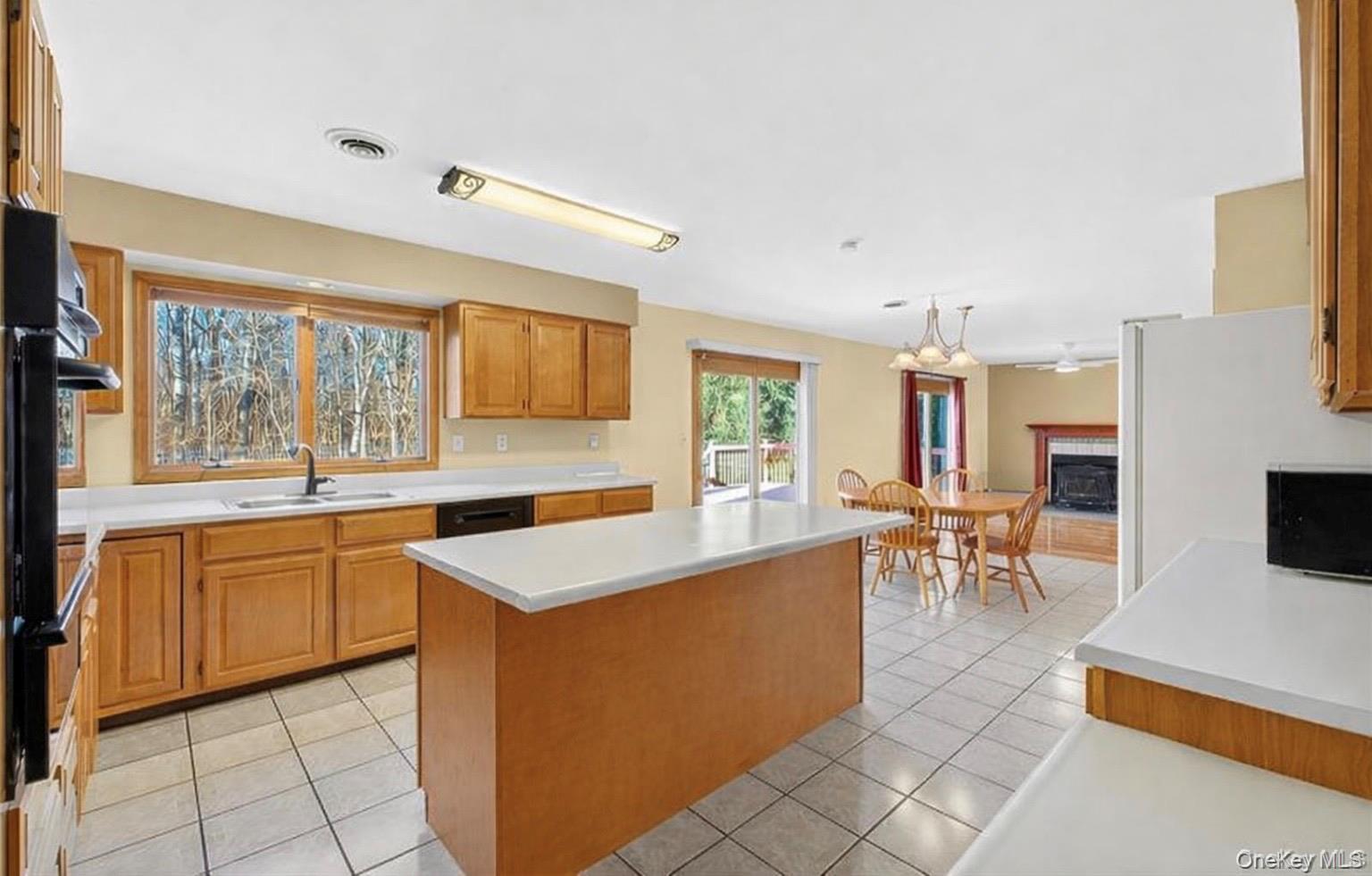 #8 photo, 29 Deer Brook Drive, New Windsor , NY 12553