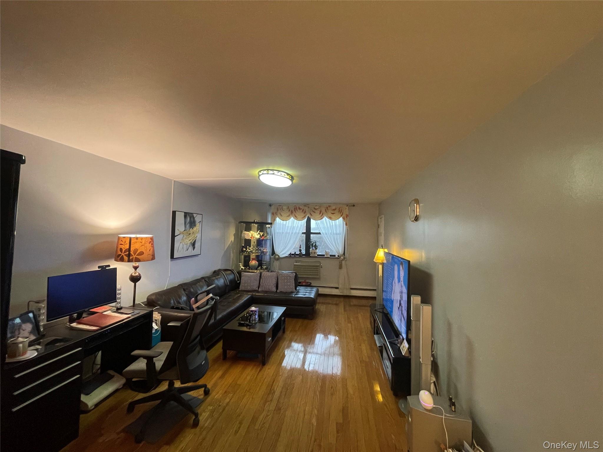 #4 photo, 99-35 59 Avenue, קווינס Corona , NY 11368