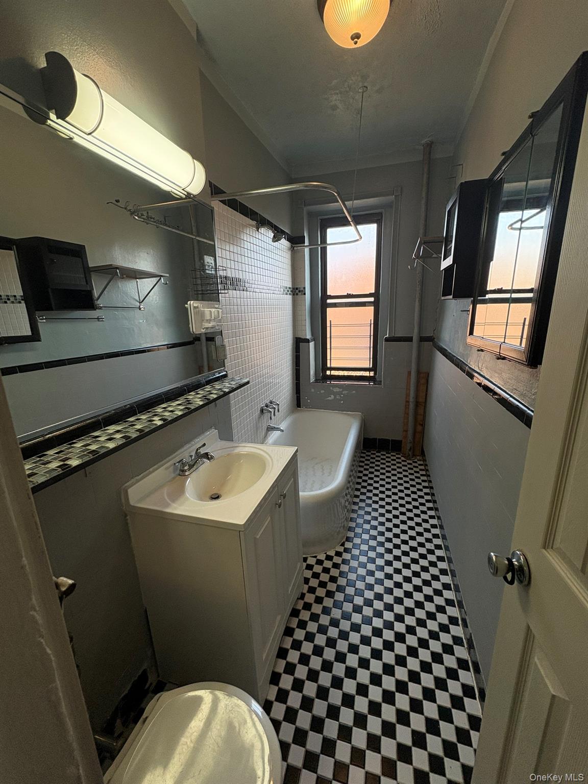 #6 photo, 37-20 83rd St, Jackson Heights , NY 11372