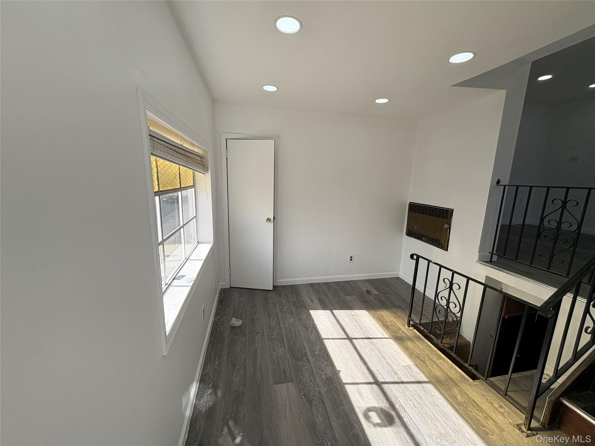 #1 photo, 27 W Hawthorne Avenue, Valley Stream , NY 11580