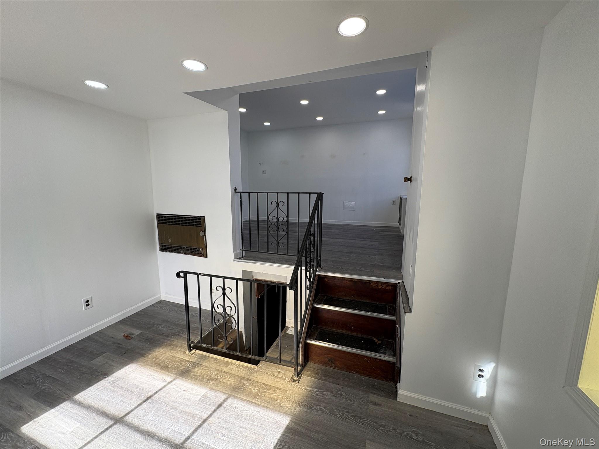 #2 photo, 27 W Hawthorne Avenue, Valley Stream , NY 11580