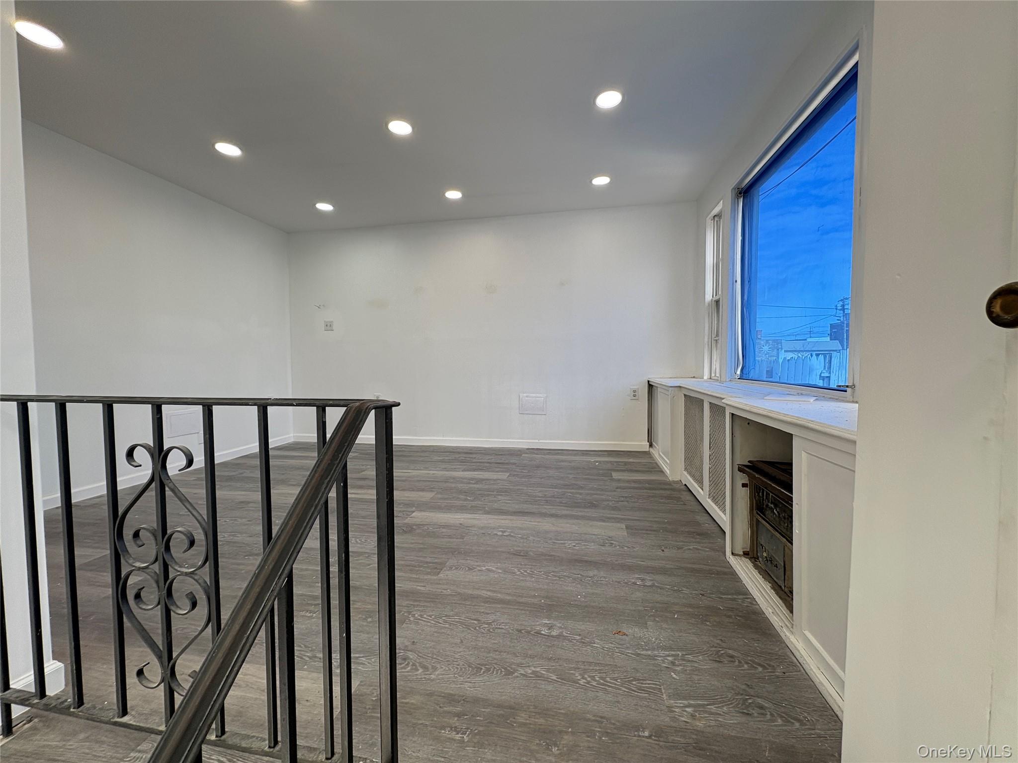 #3 photo, 27 W Hawthorne Avenue, Valley Stream , NY 11580