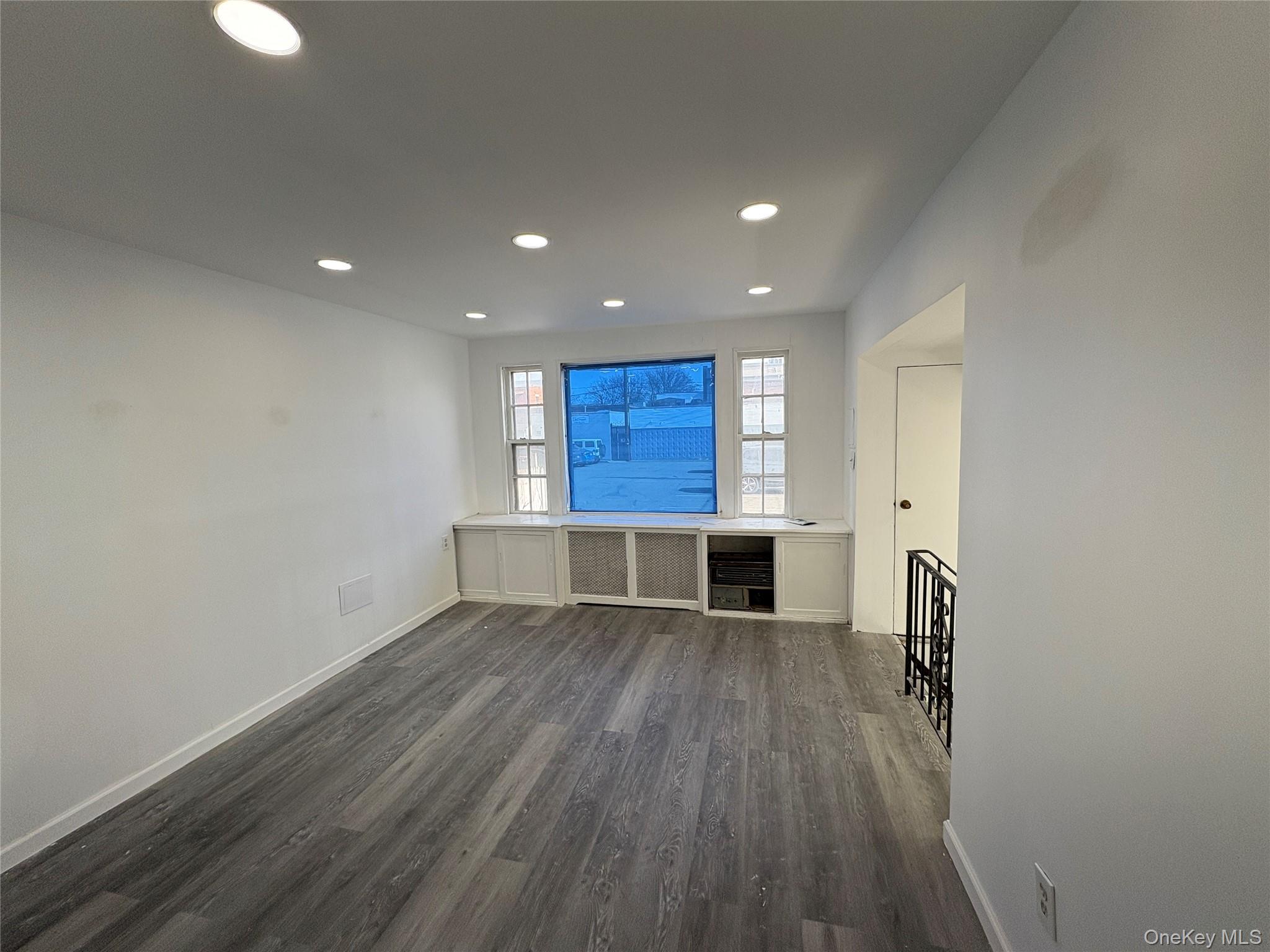 #4 photo, 27 W Hawthorne Avenue, Valley Stream , NY 11580