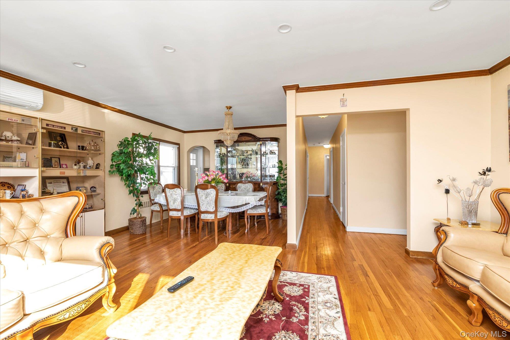 #5 photo, 8443 Kendrick Place, कुईंस Jamaica Estates , NY 11432