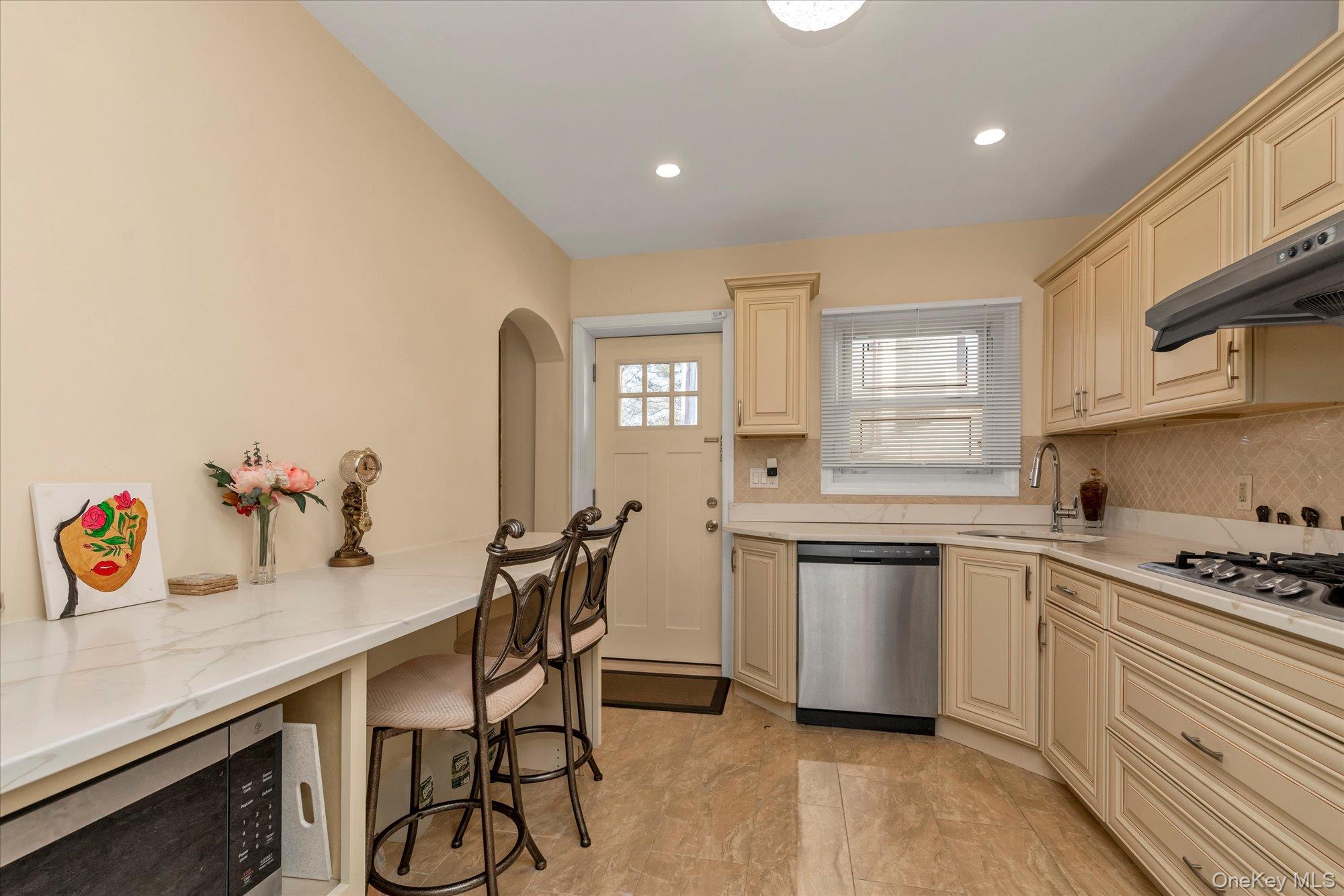 #8 photo, 8443 Kendrick Place, कुईंस Jamaica Estates , NY 11432