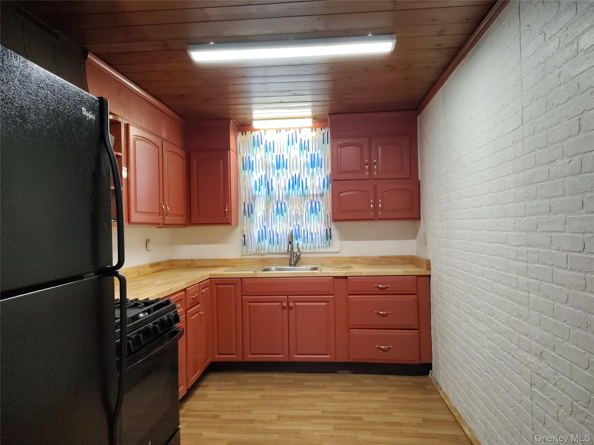 #4 photo, 32 Vernon Terrace, Poughkeepsie , NY 12601