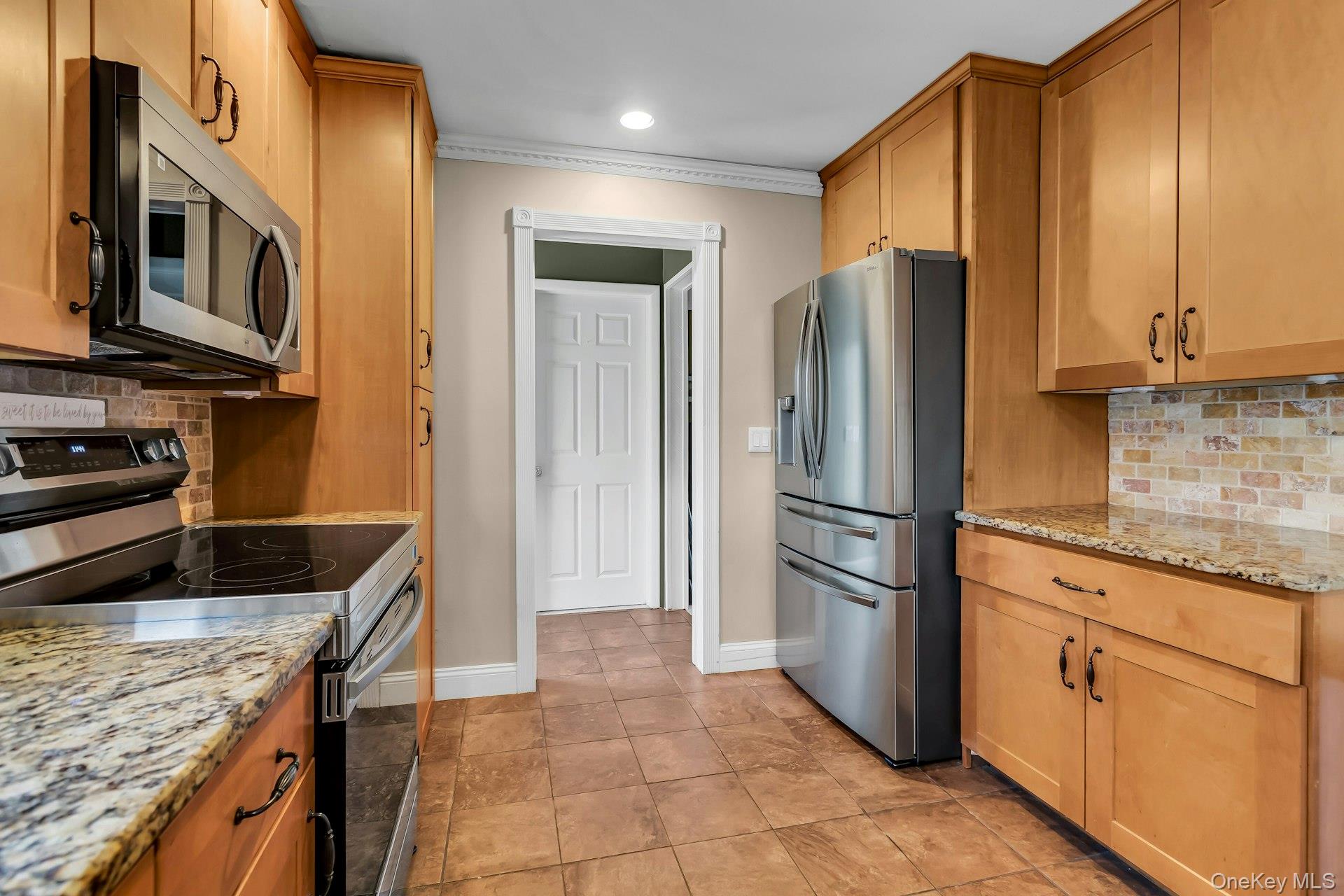 #11 photo, 358 Rider Avenue, מחוז סאפוק Patchogue , NY 11772