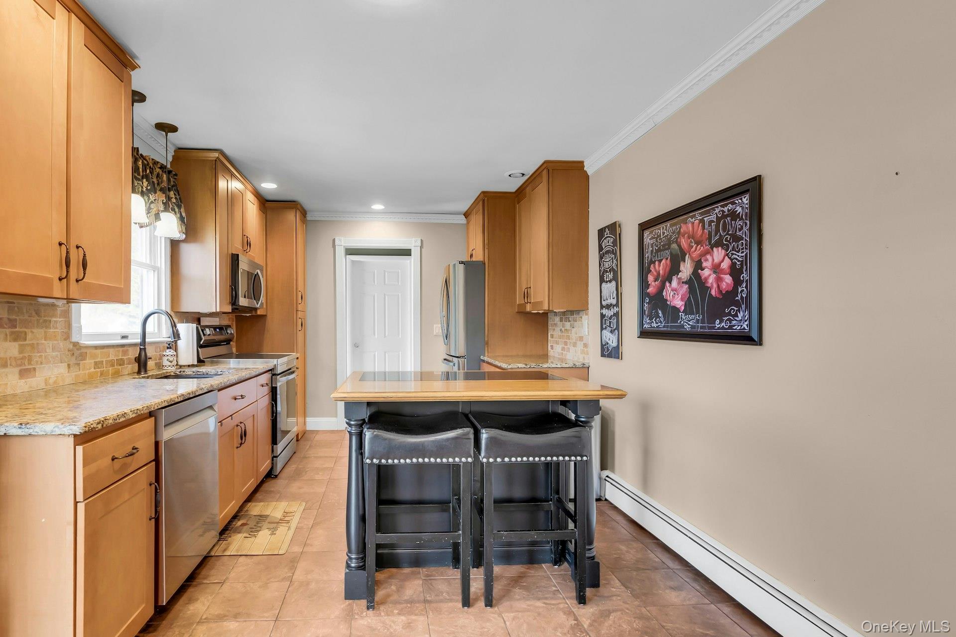 #12 photo, 358 Rider Avenue, מחוז סאפוק Patchogue , NY 11772