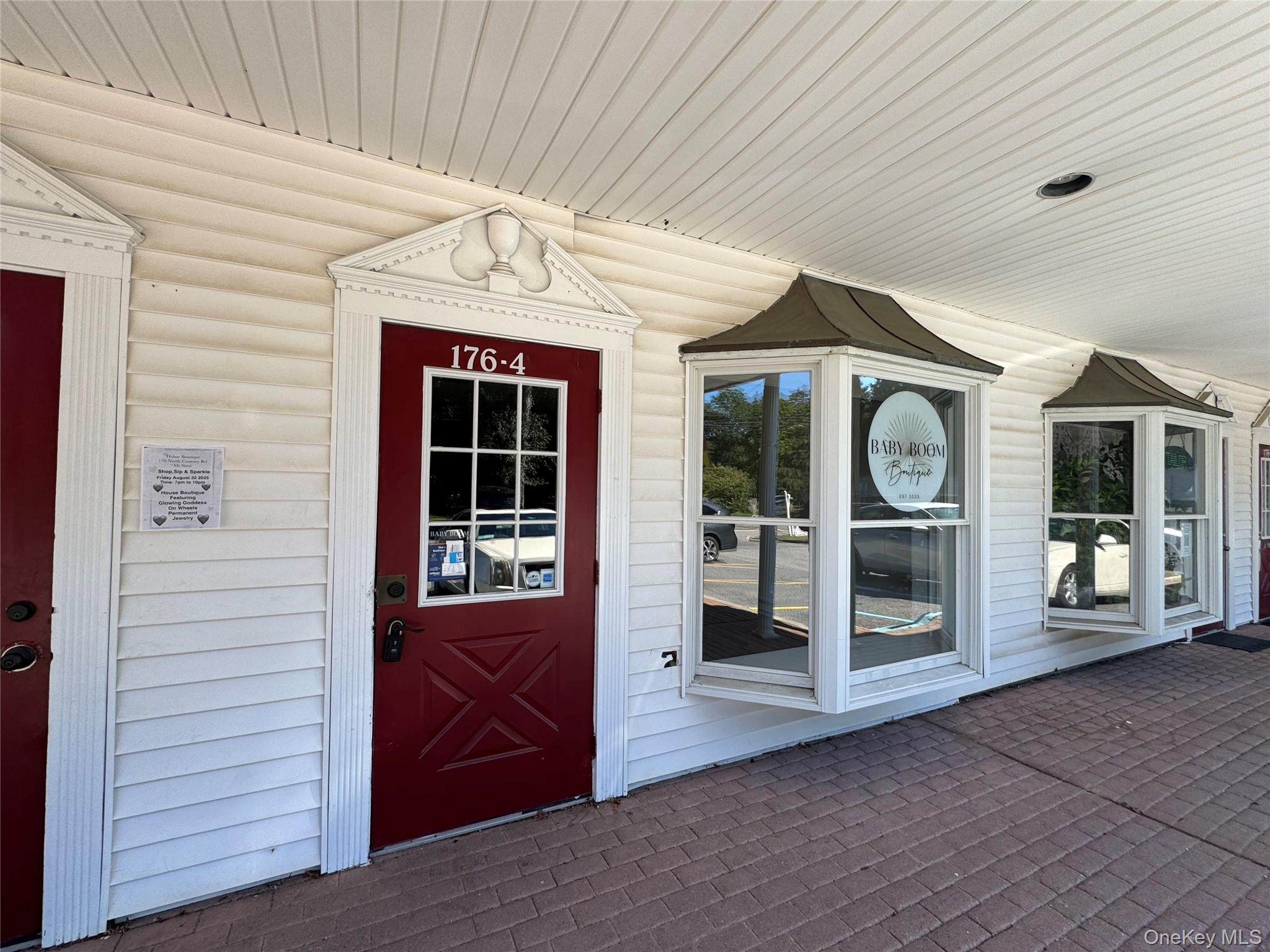 #2 photo, 176 N Country Road, מחוז סאפוק Mount Sinai , NY 11766