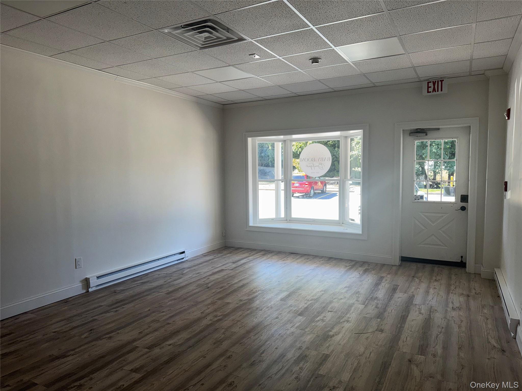 #6 photo, 176 N Country Road, מחוז סאפוק Mount Sinai , NY 11766