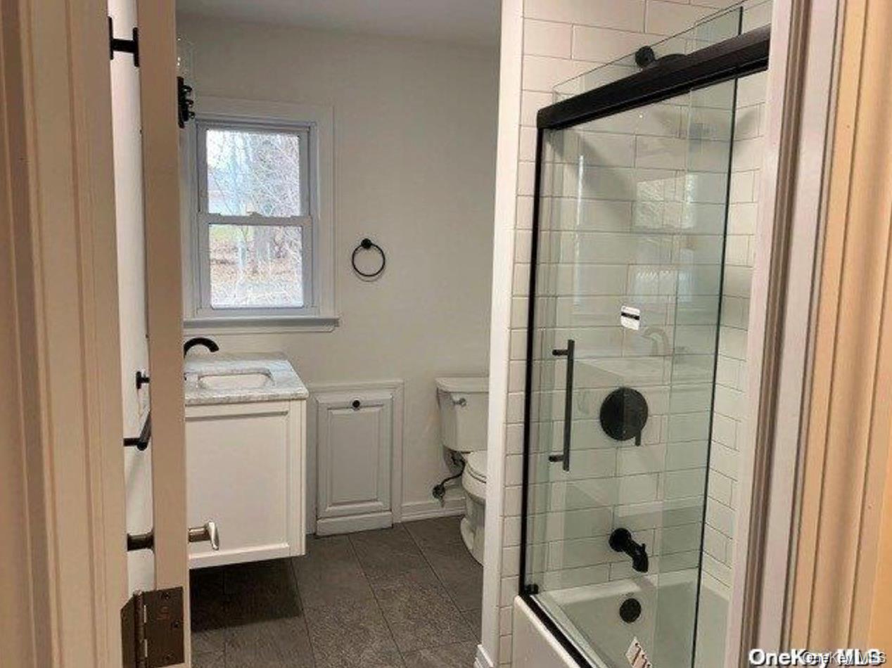 #17 photo, 509 E Broadway, מחוז סאפוק Port Jefferson , NY 11777