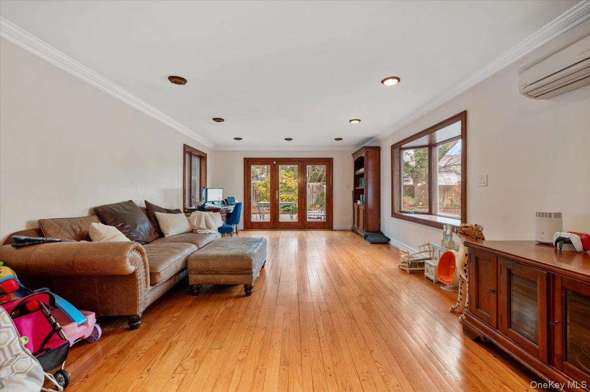 #13 photo, 136 Linden Street, Нассау ‖ Woodmere , NY 11598